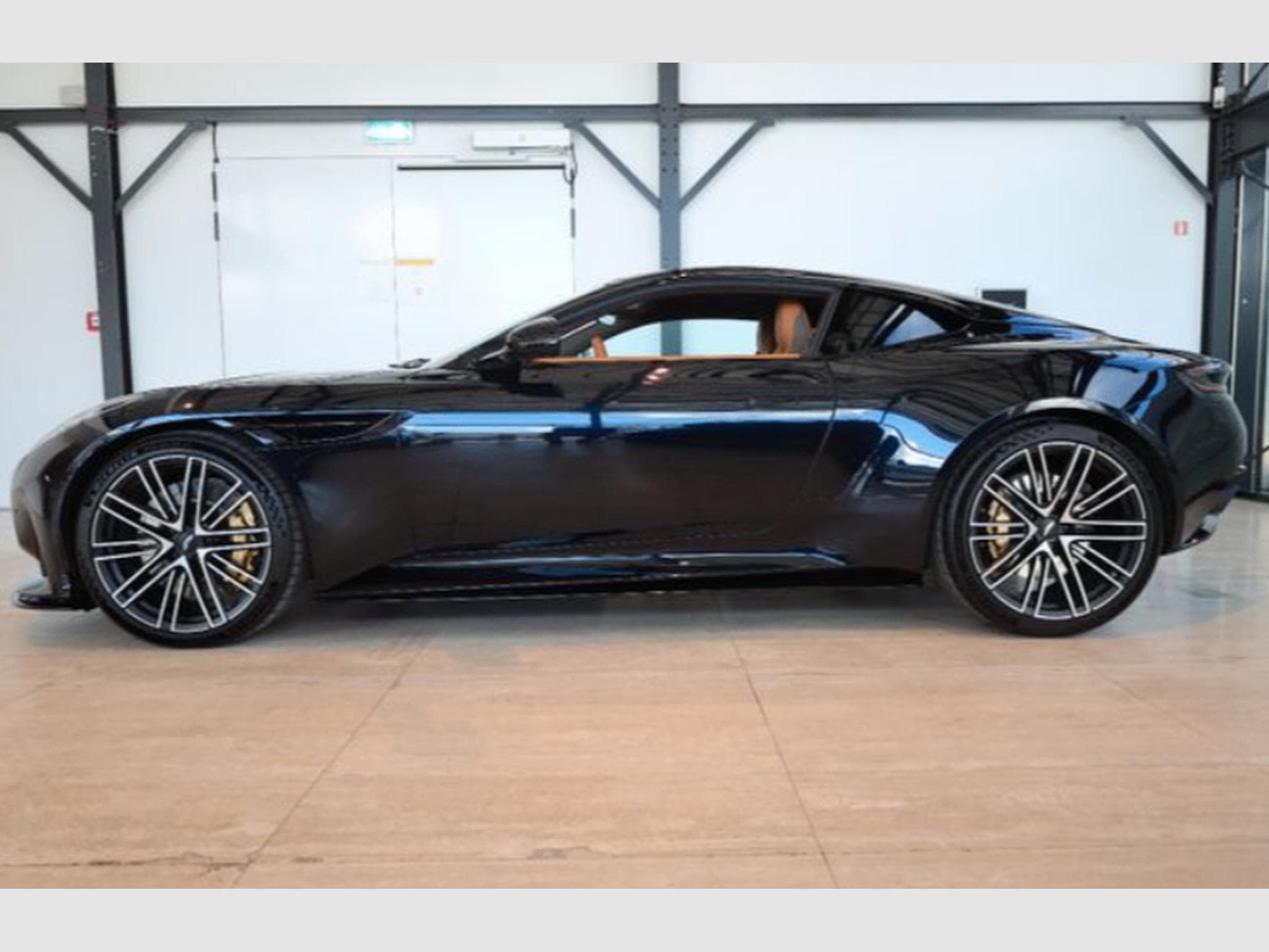 Aston-Martin DB12 4.0l V8 680cv (2025) - Photo 2