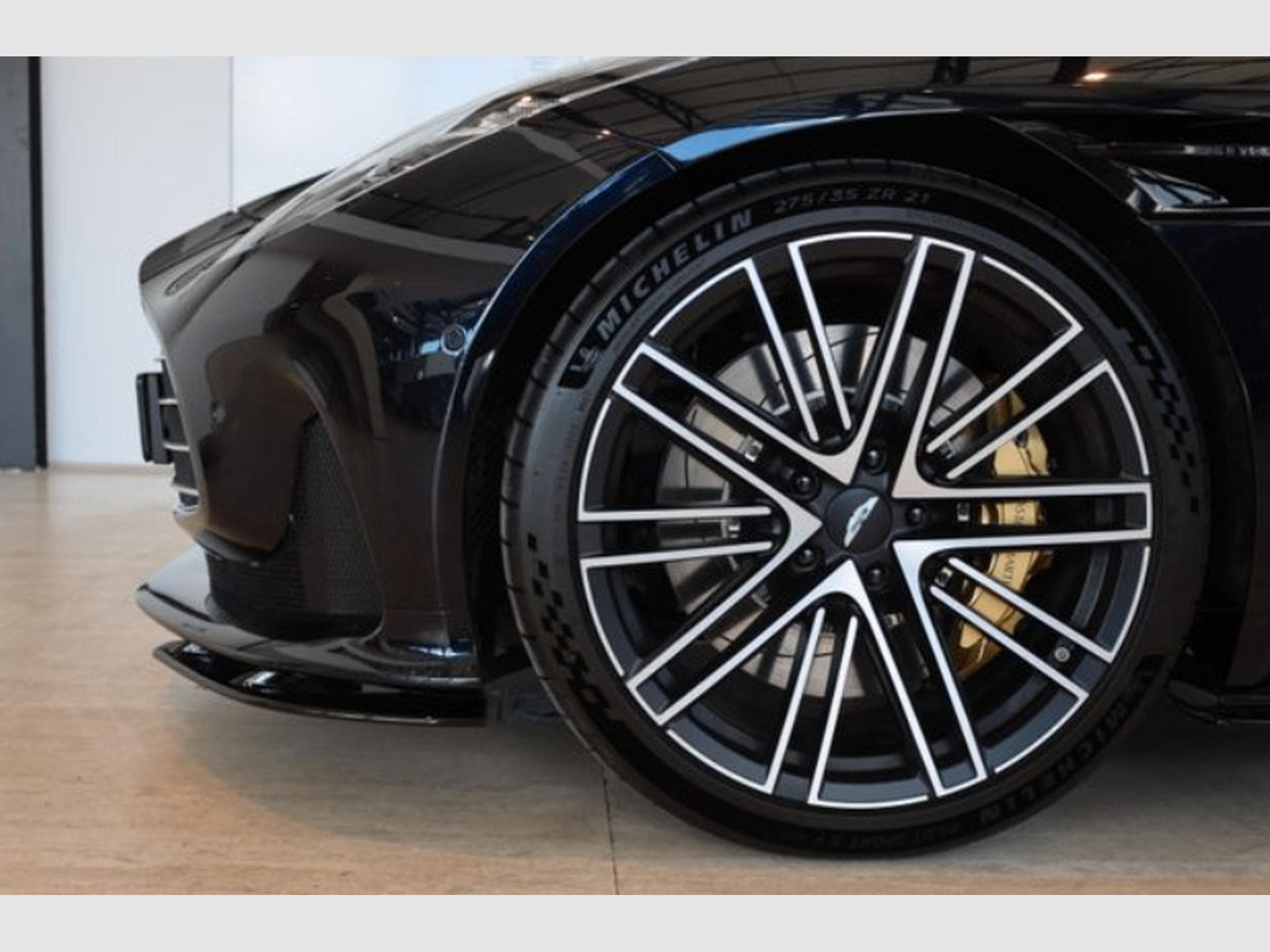 Aston-Martin DB12 4.0l V8 680cv (2025) - Photo 7