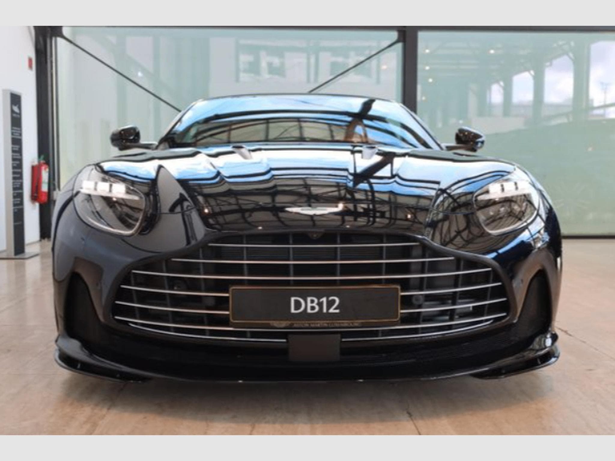 Aston-Martin DB12 4.0l V8 680cv (2025) - Photo 4