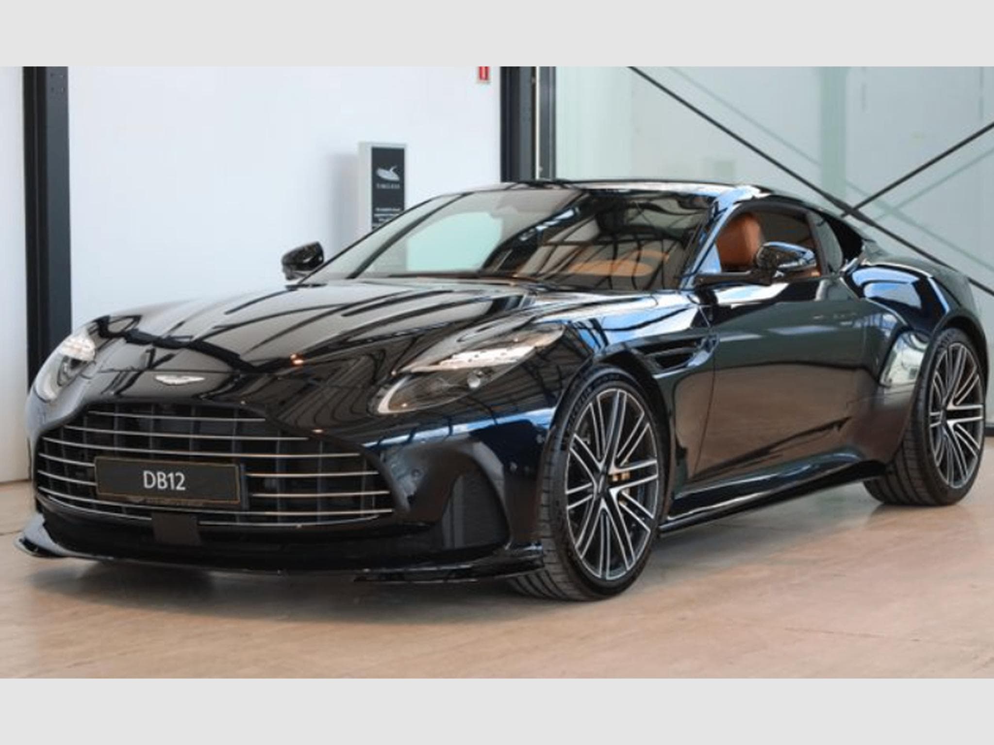 Aston-Martin DB12 4.0l V8 680cv (2025) - Photo 1