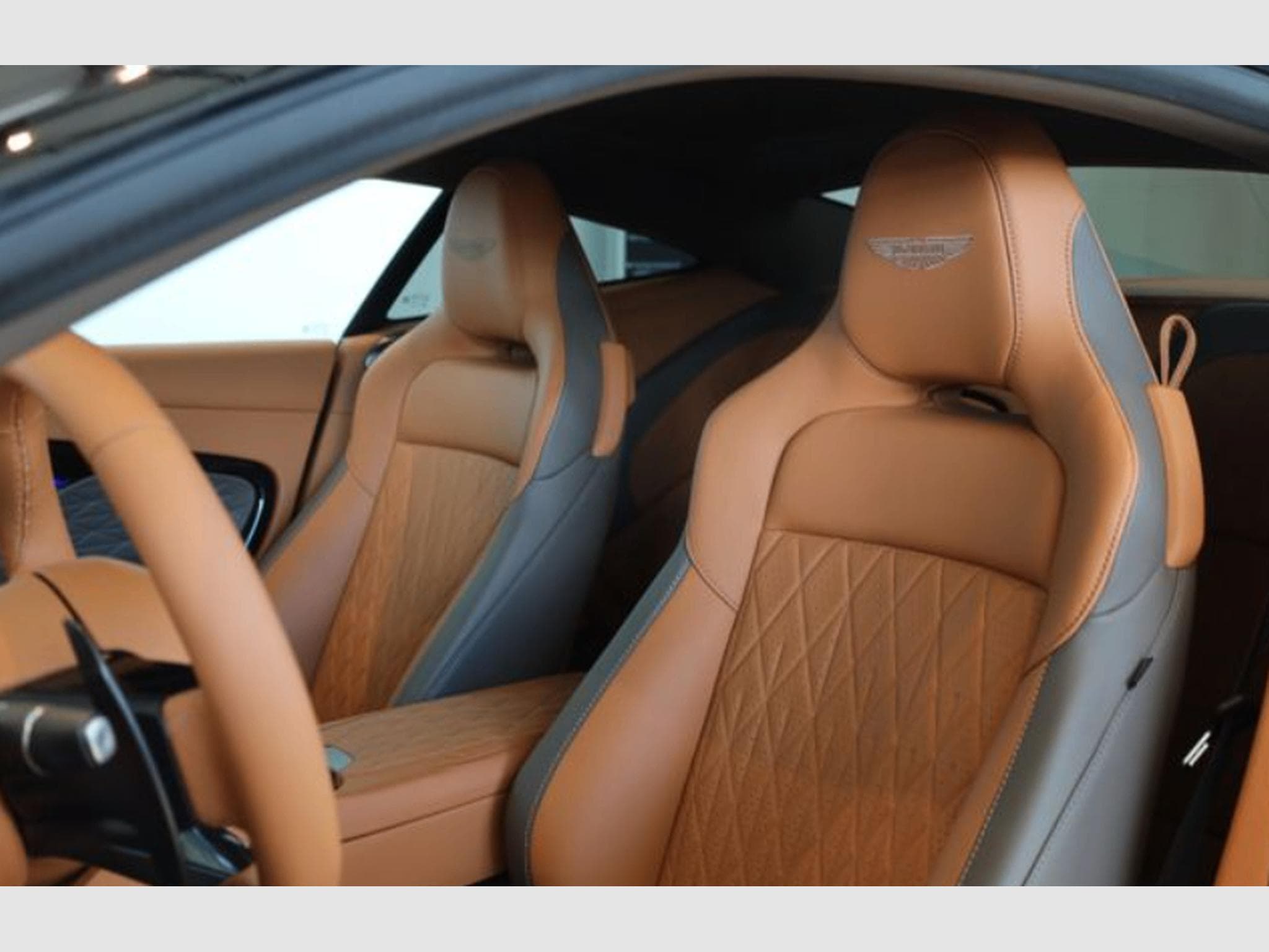 Aston-Martin DB12 4.0l V8 680cv (2025) - Photo 13