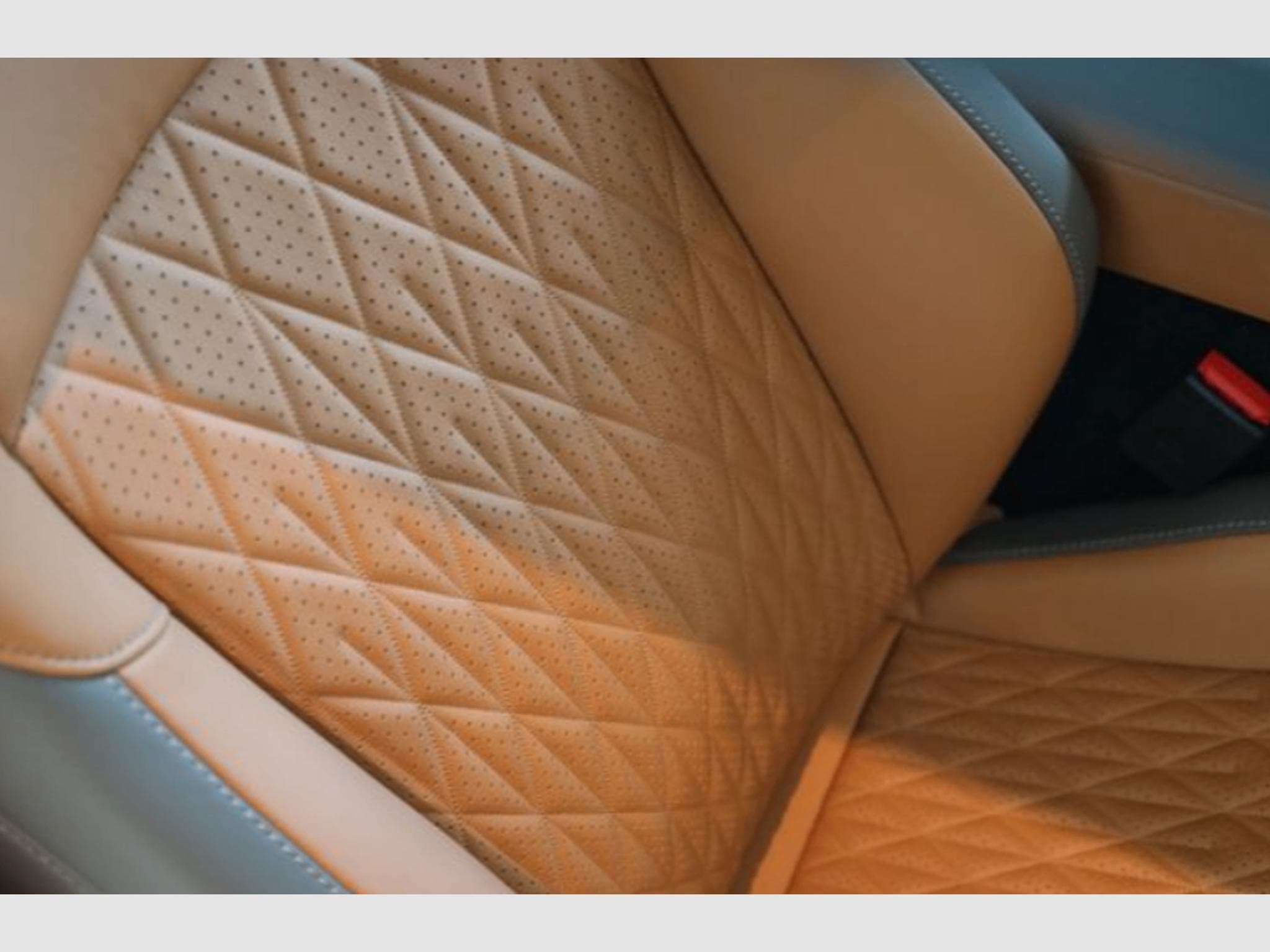 Aston-Martin DB12 4.0l V8 680cv (2025) - Photo 14