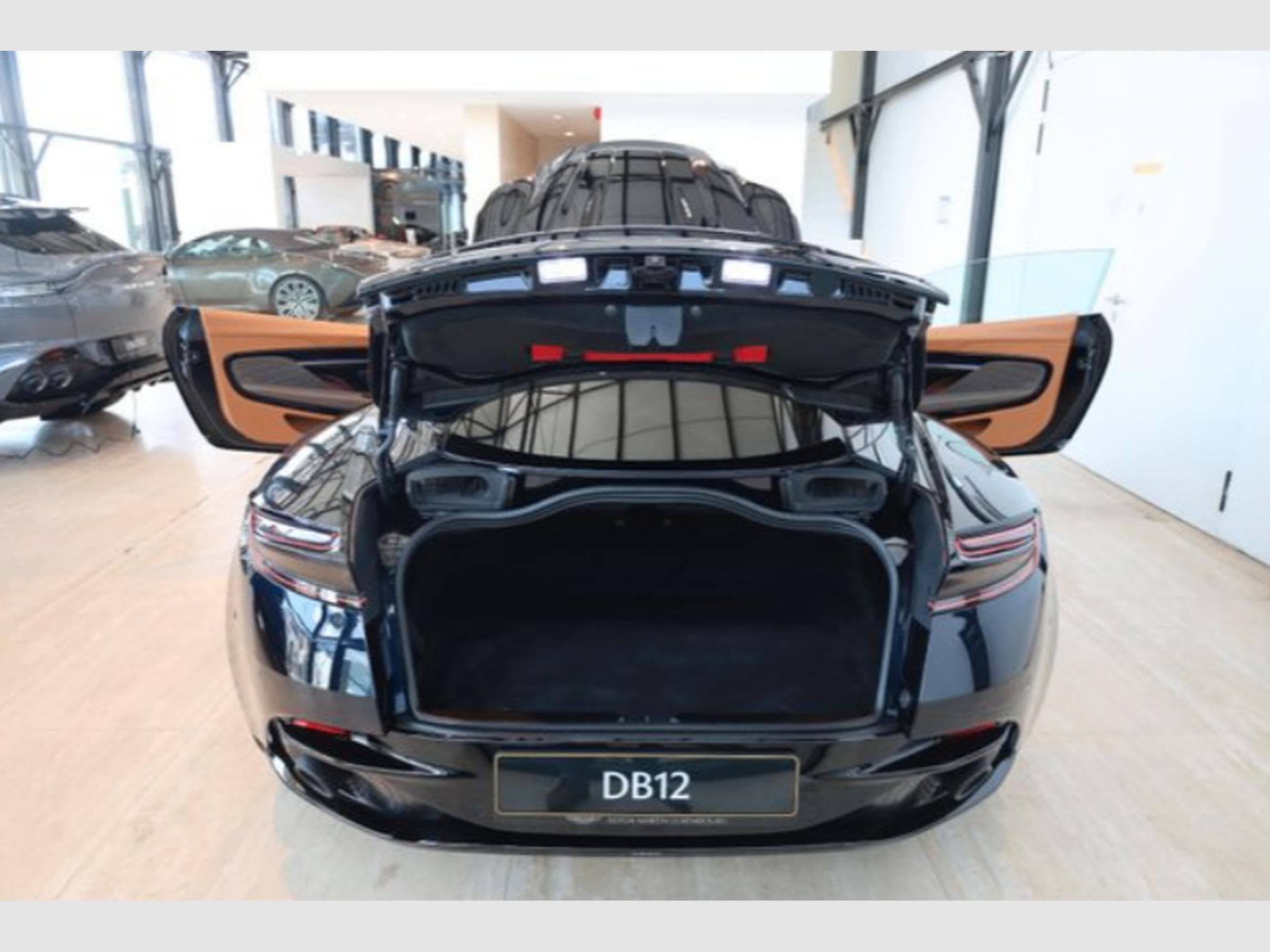 Aston-Martin DB12 4.0l V8 680cv (2025) - Photo 6