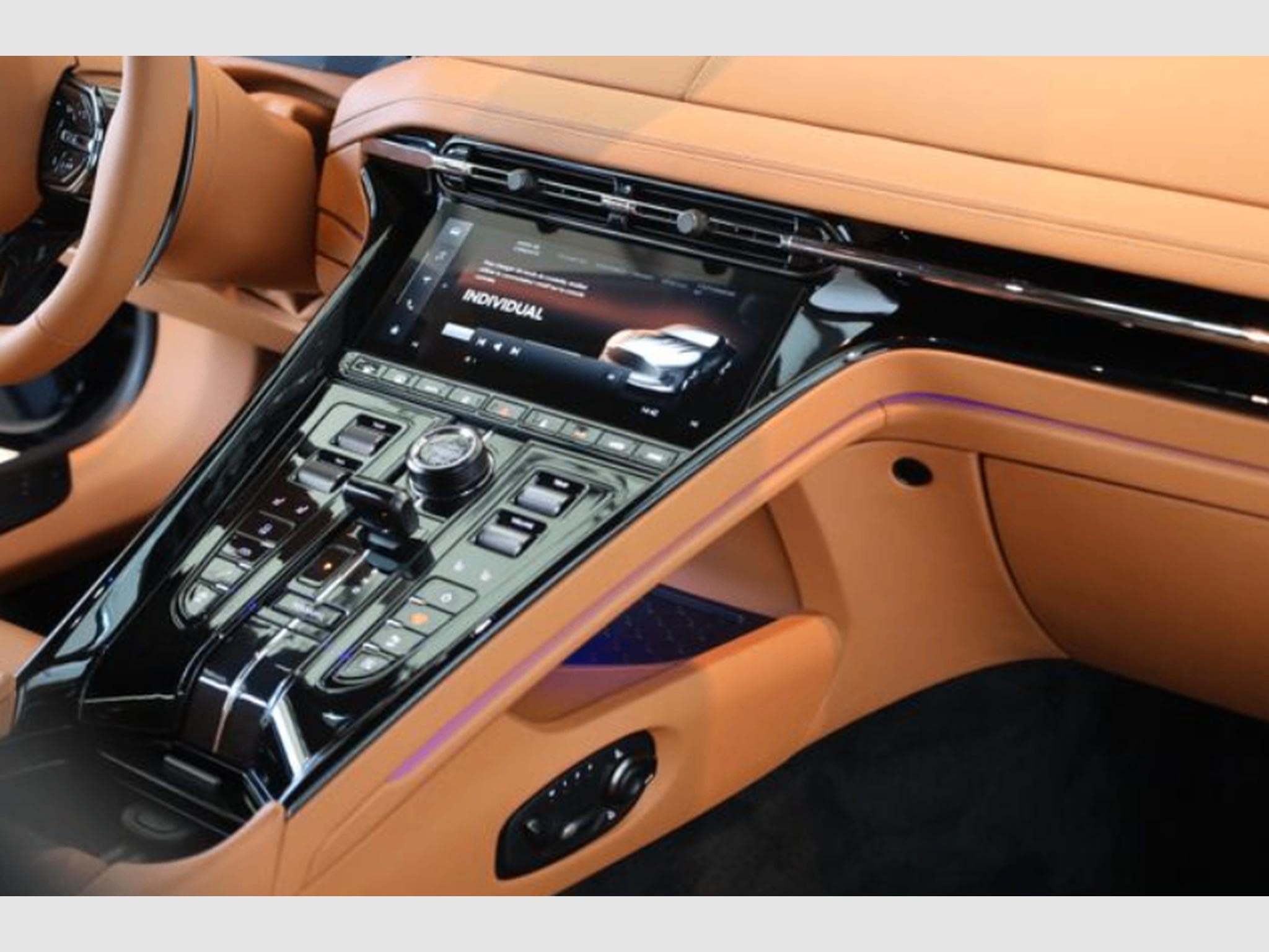 Aston-Martin DB12 4.0l V8 680cv (2025) - Photo 11