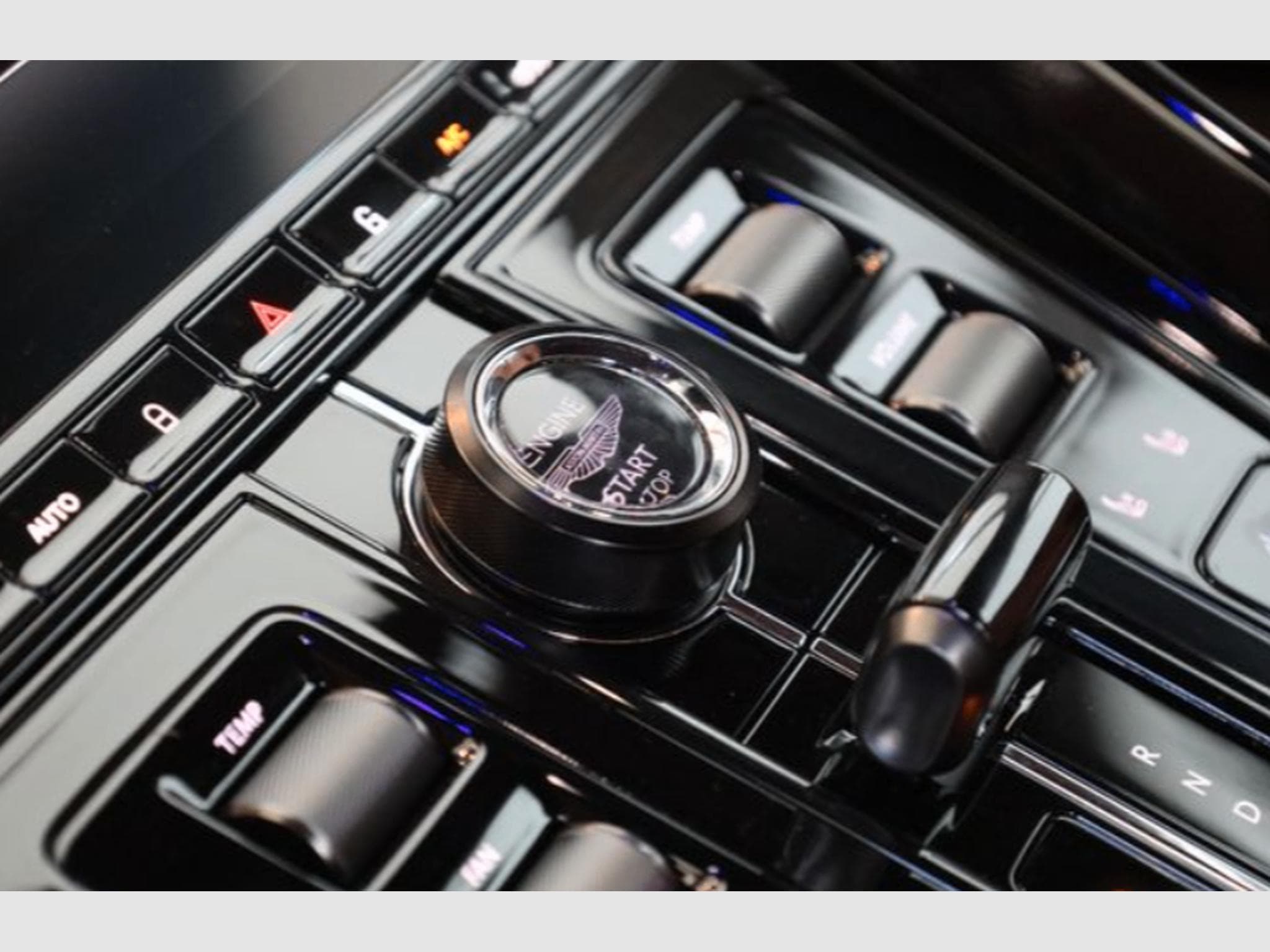 Aston-Martin DB12 4.0l V8 680cv (2025) - Photo 12