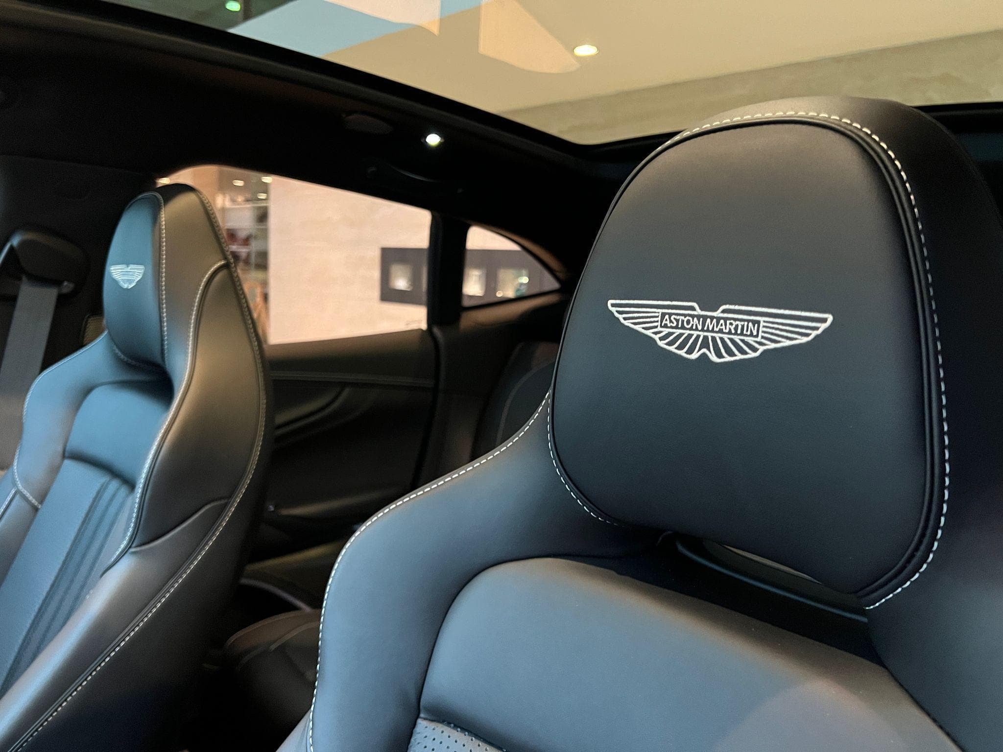 Aston-Martin DBX DBX707 (2025) - Photo 8