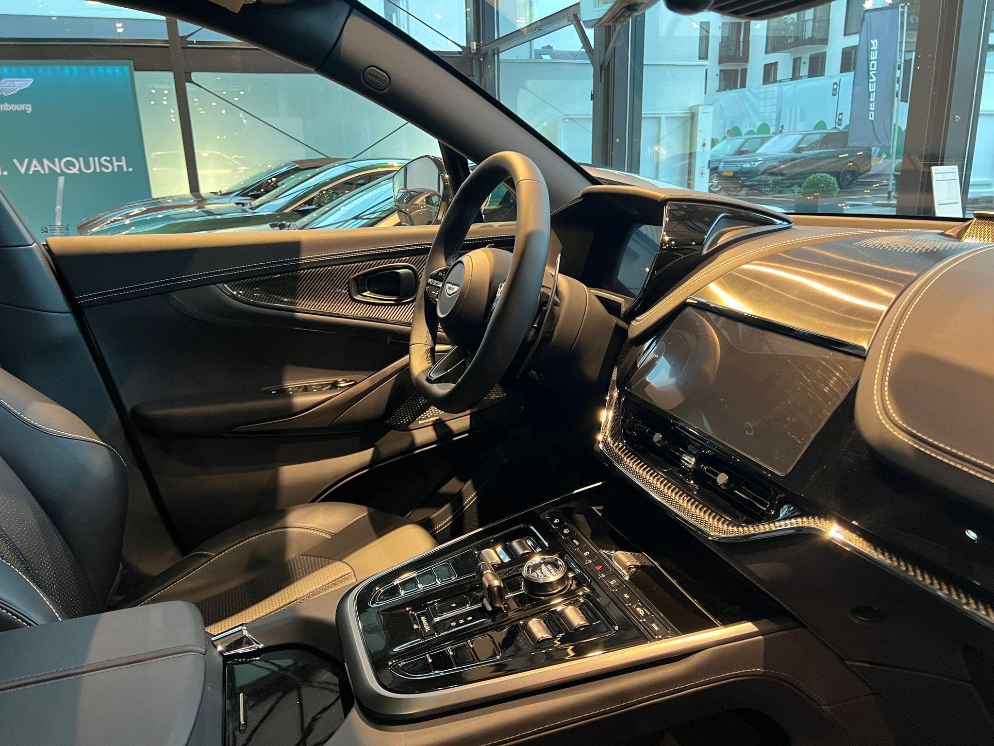 Aston-Martin DBX DBX707 (2025) - Photo 10