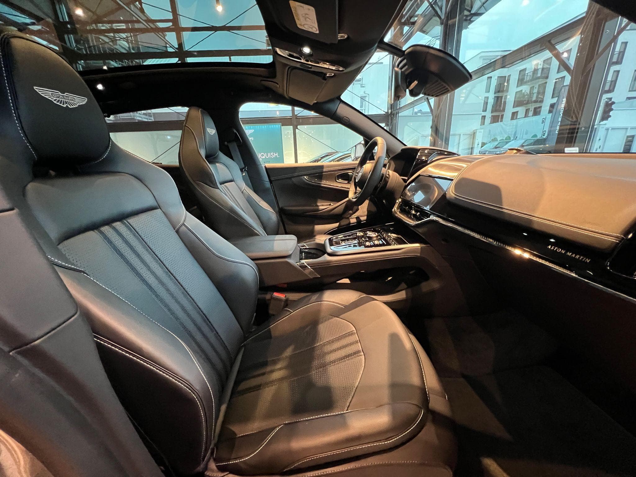 Aston-Martin DBX DBX707 (2025) - Photo 12