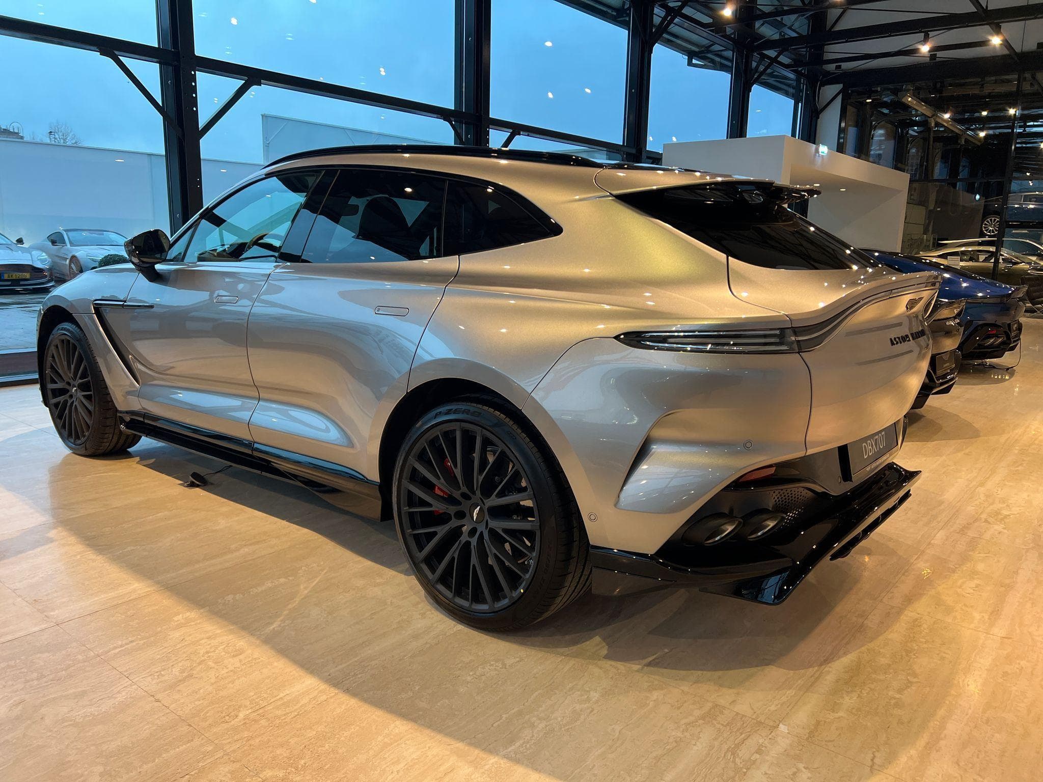 Aston-Martin DBX DBX707 (2025) - Photo 3