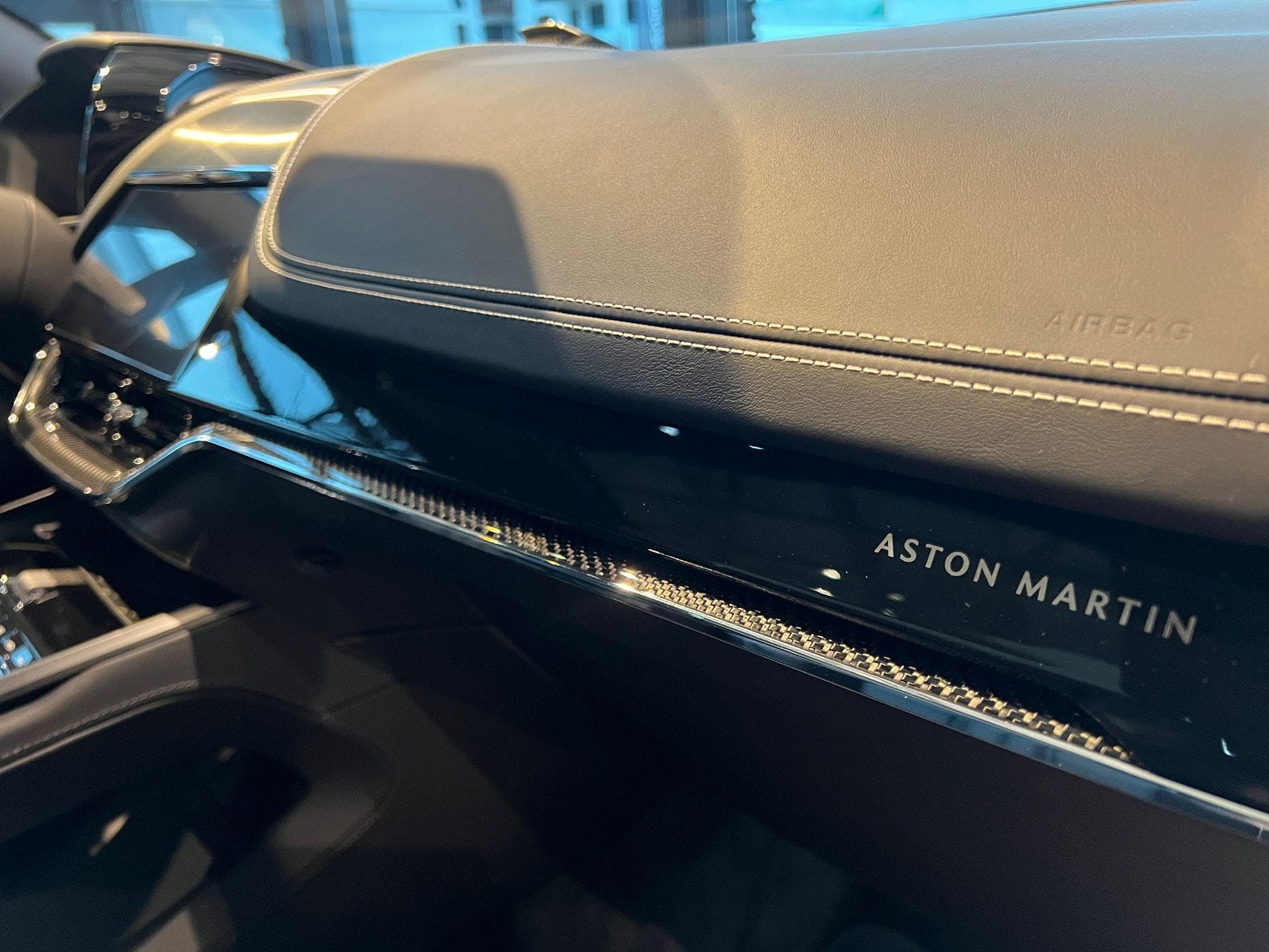 Aston-Martin DBX DBX707 (2025) - Photo 11