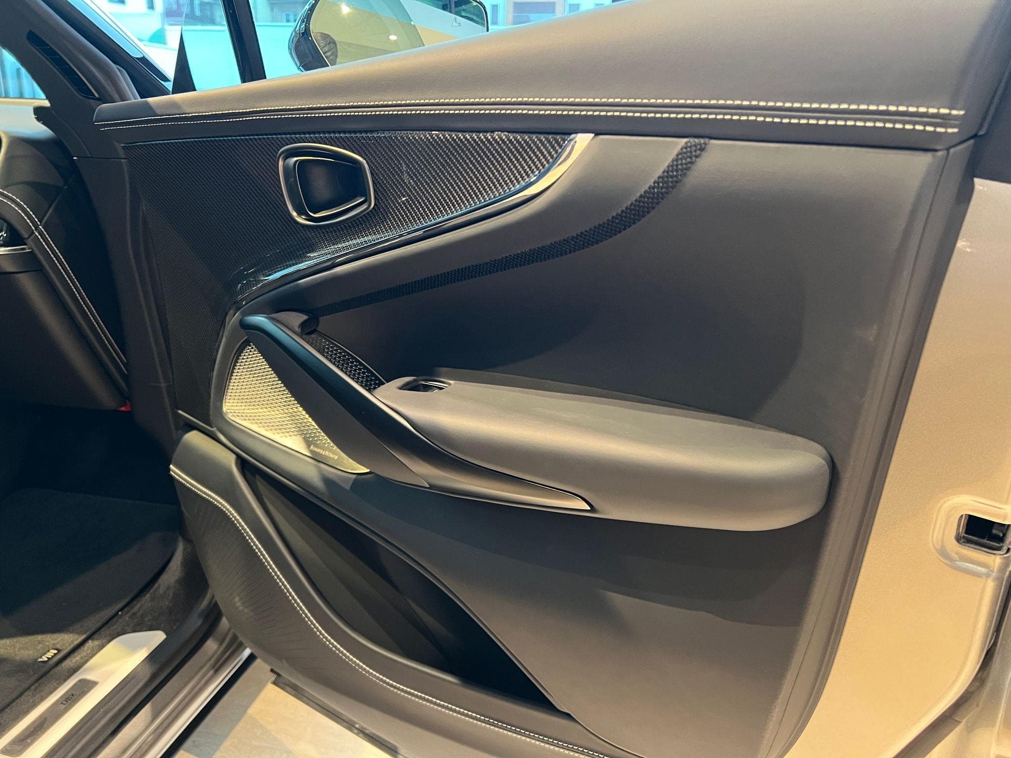Aston-Martin DBX DBX707 (2025) - Photo 9