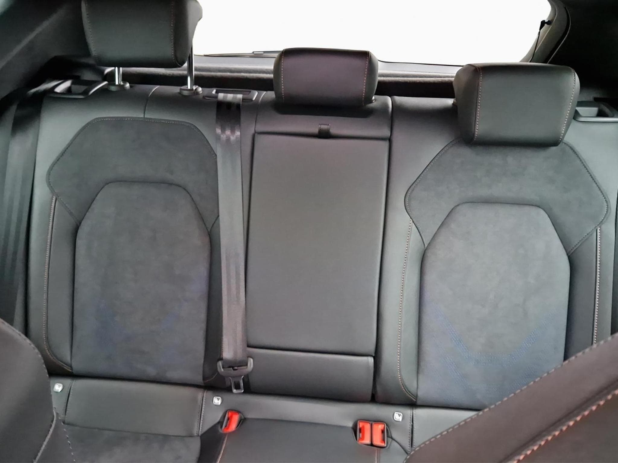 Cupra Leon 1.5 eTSI DSG (2025) - Photo 14