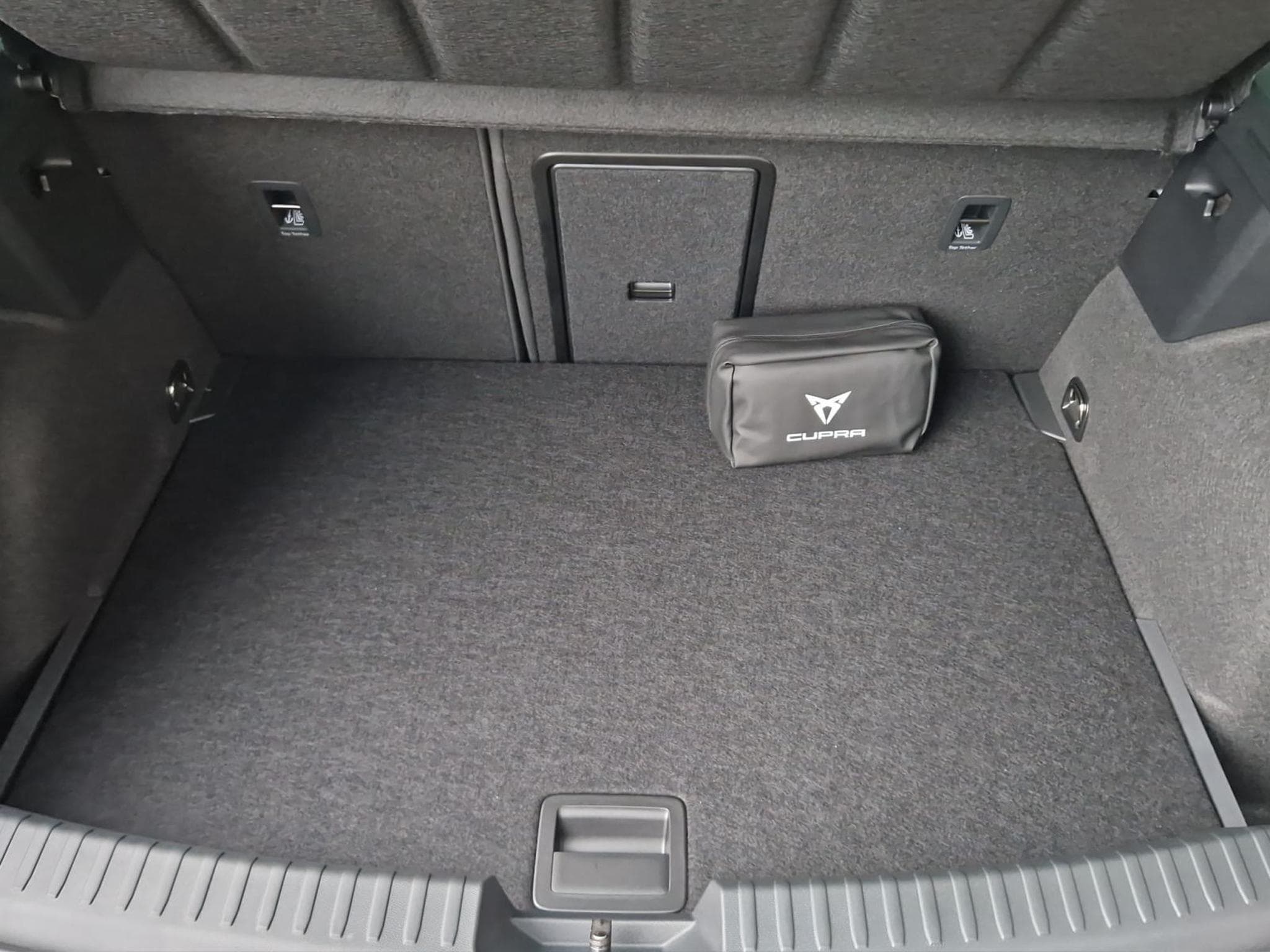 Cupra Leon 1.5 eTSI DSG (2025) - Photo 16