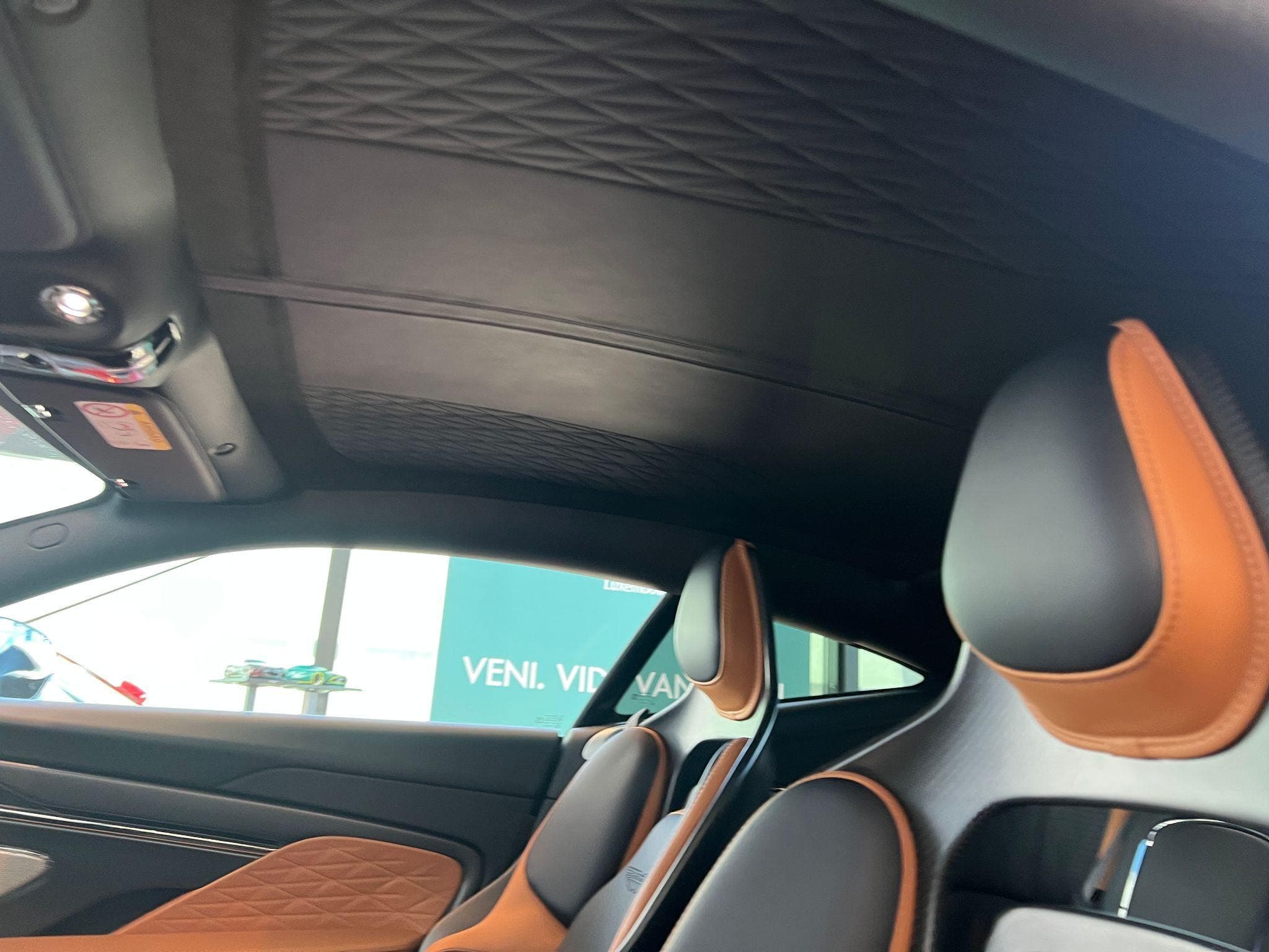 Aston-Martin DB12 4.0l V8 680cv (2025) - Photo 9
