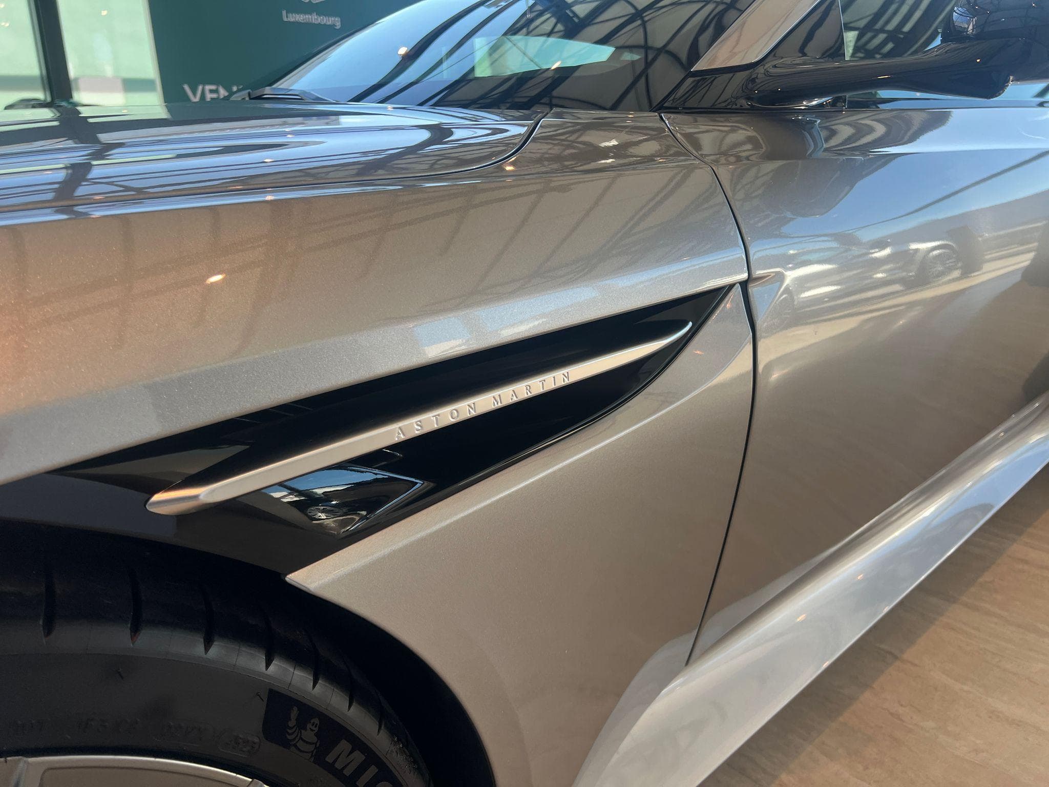 Aston-Martin DB12 4.0l V8 680cv (2025) - Photo 3