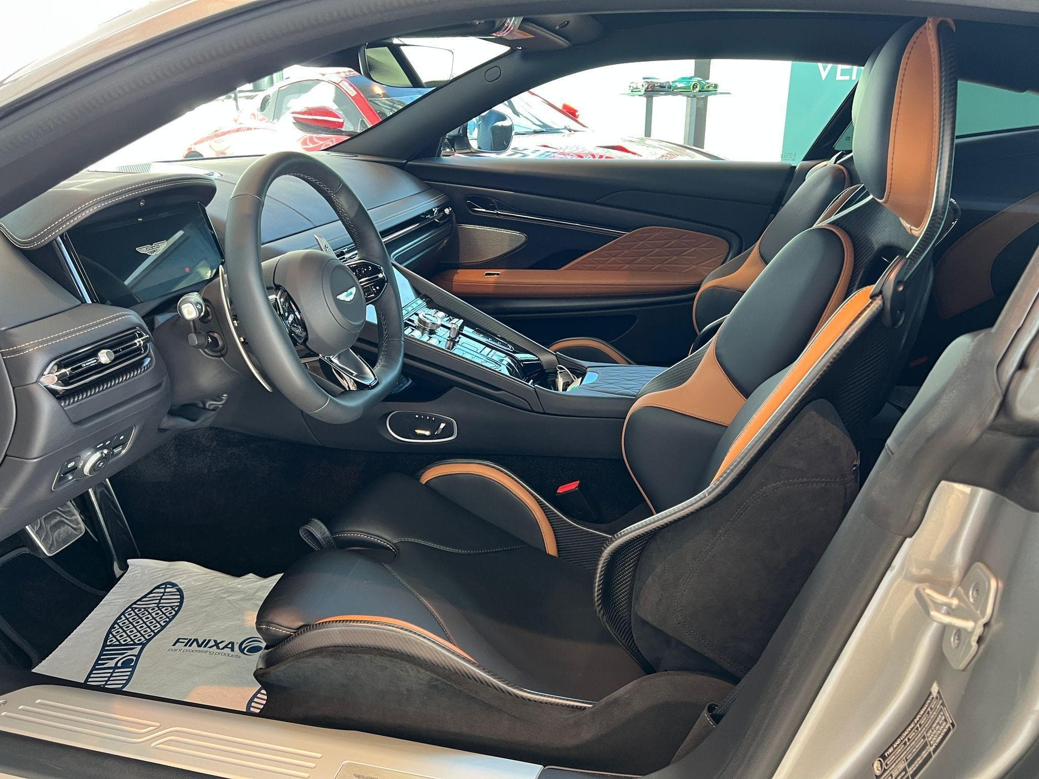Aston-Martin DB12 4.0l V8 680cv (2025) - Photo 6