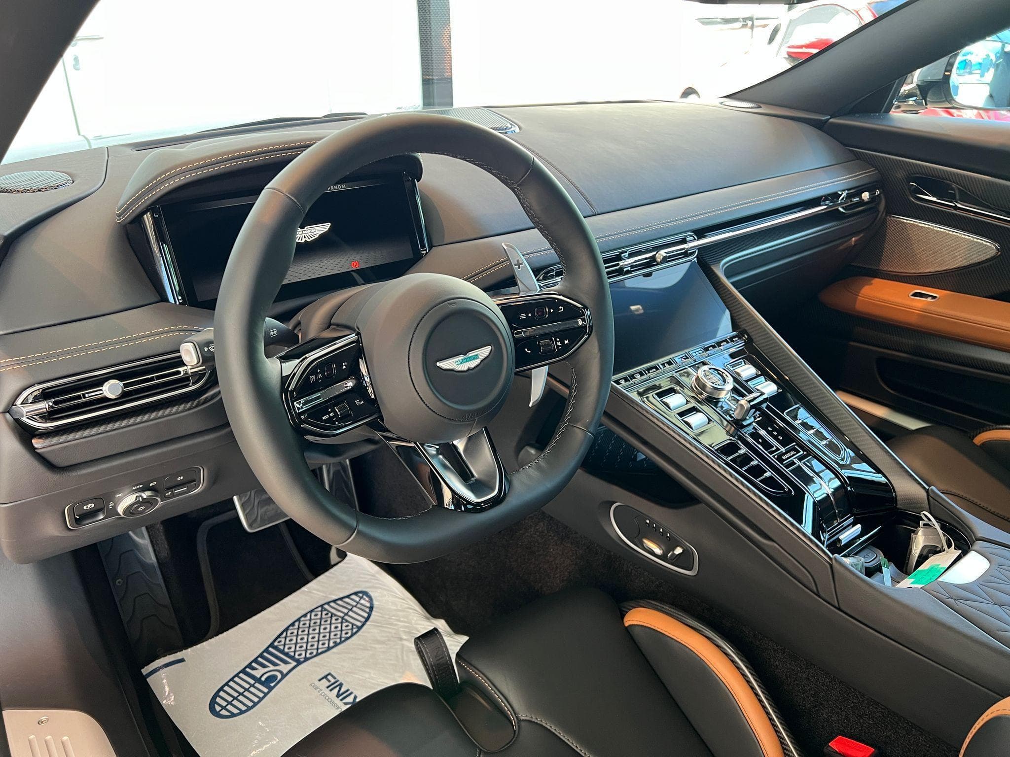 Aston-Martin DB12 4.0l V8 680cv (2025) - Photo 8
