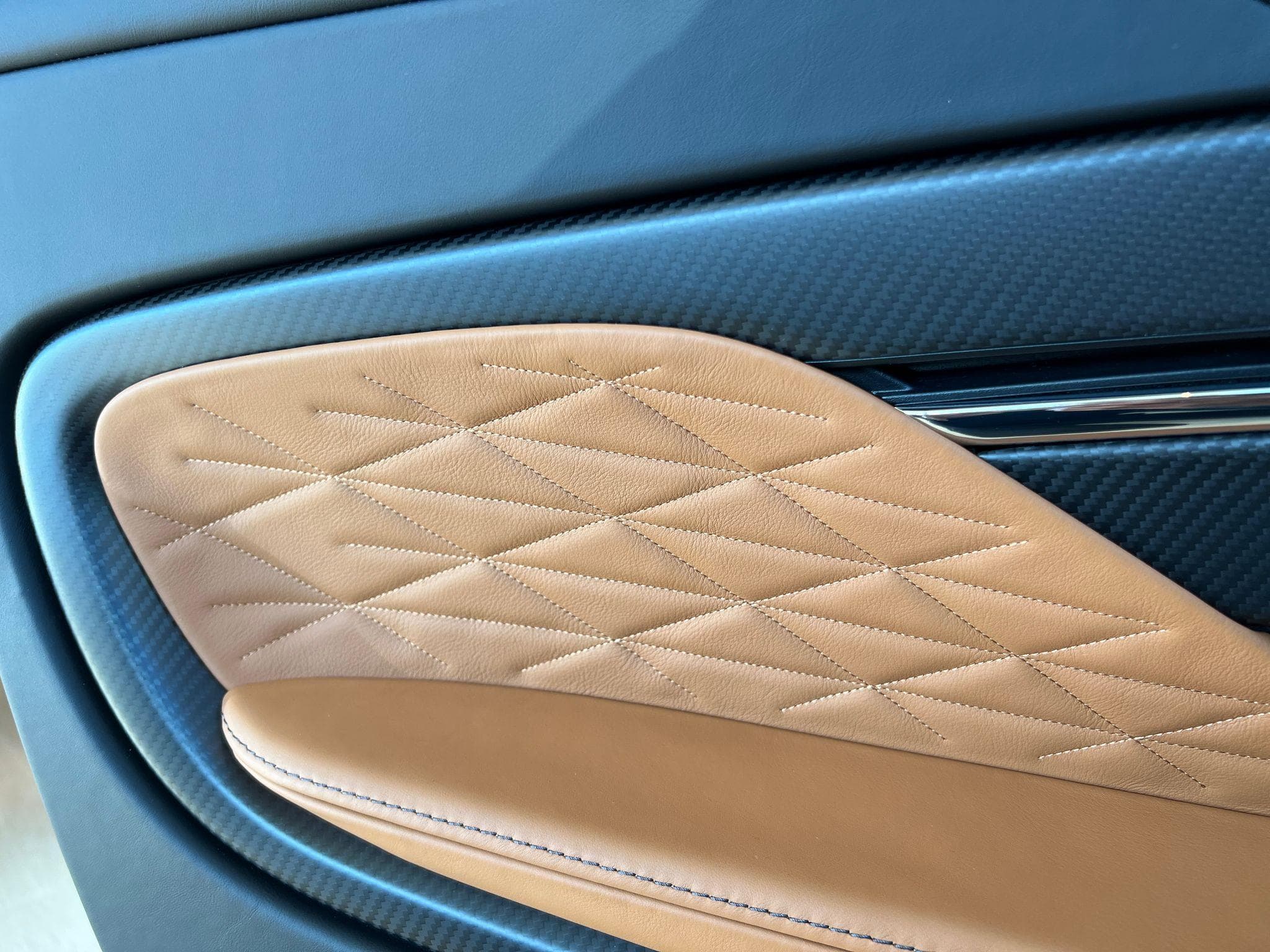 Aston-Martin DB12 4.0l V8 680cv (2025) - Photo 10