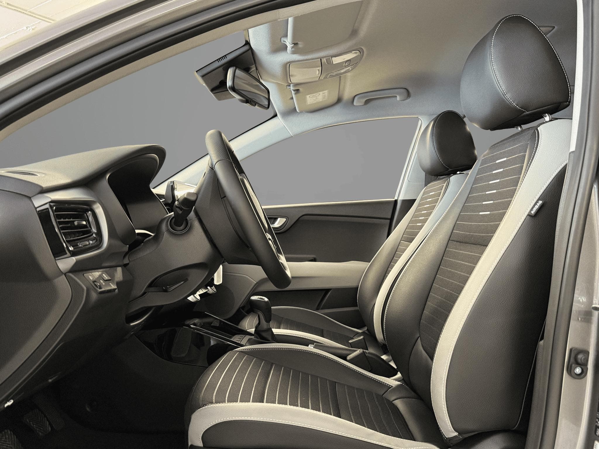 Kia Stonic Inspire Plus 1.0T ISG (2024) - Photo 10