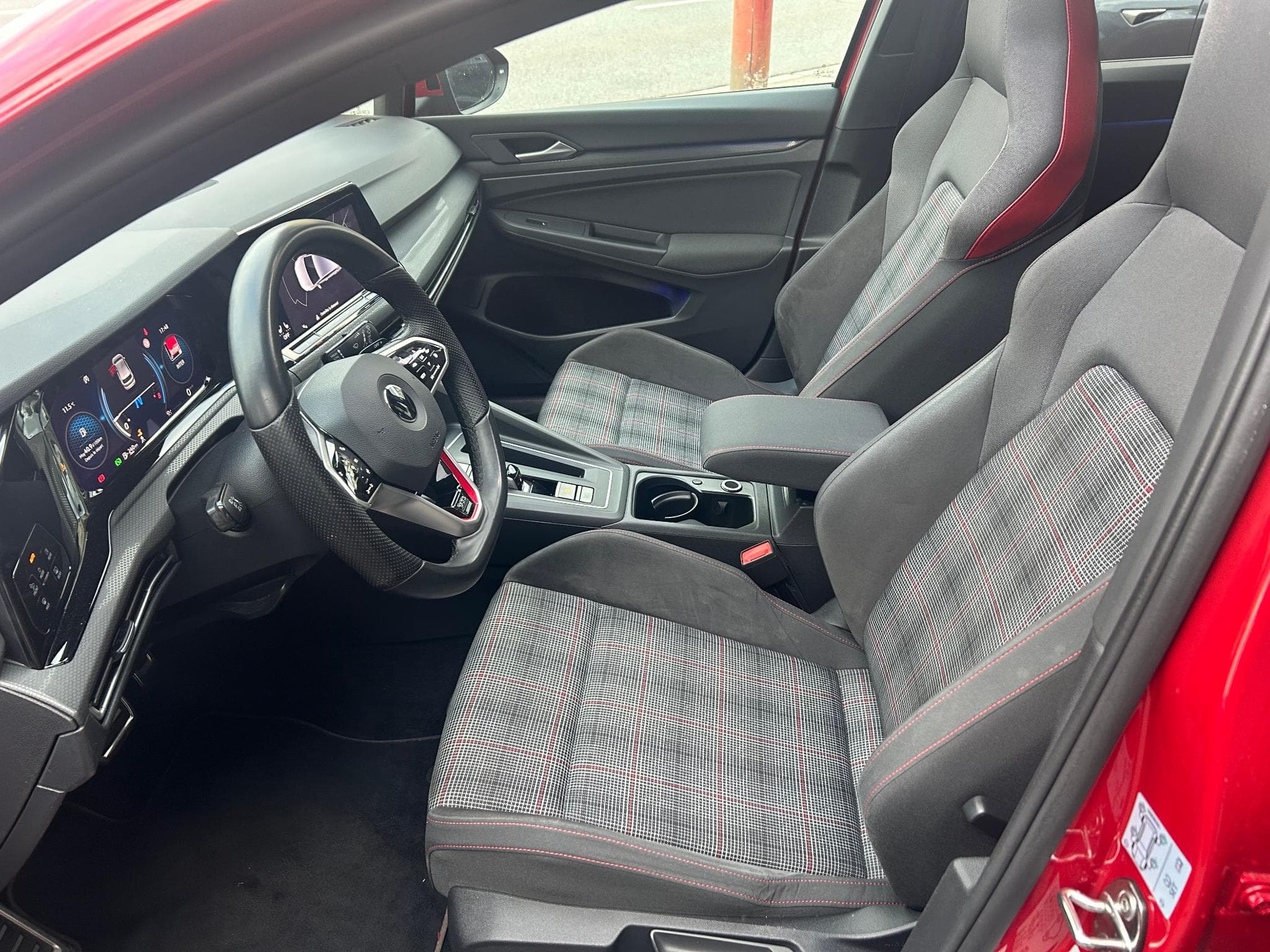 VW Golf GOLF 8 2.0 GTI DSG TOIT OUVRANT (2021) - Photo 2