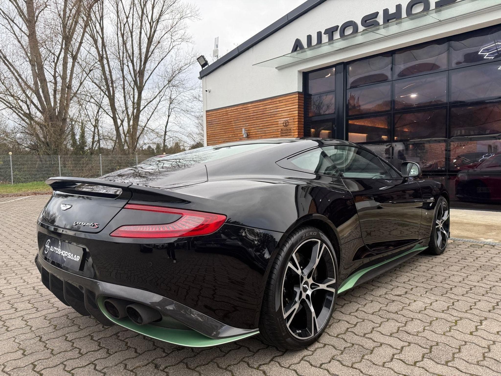 Aston-Martin Vanquish S Coupé V12 (2017) - Photo 5