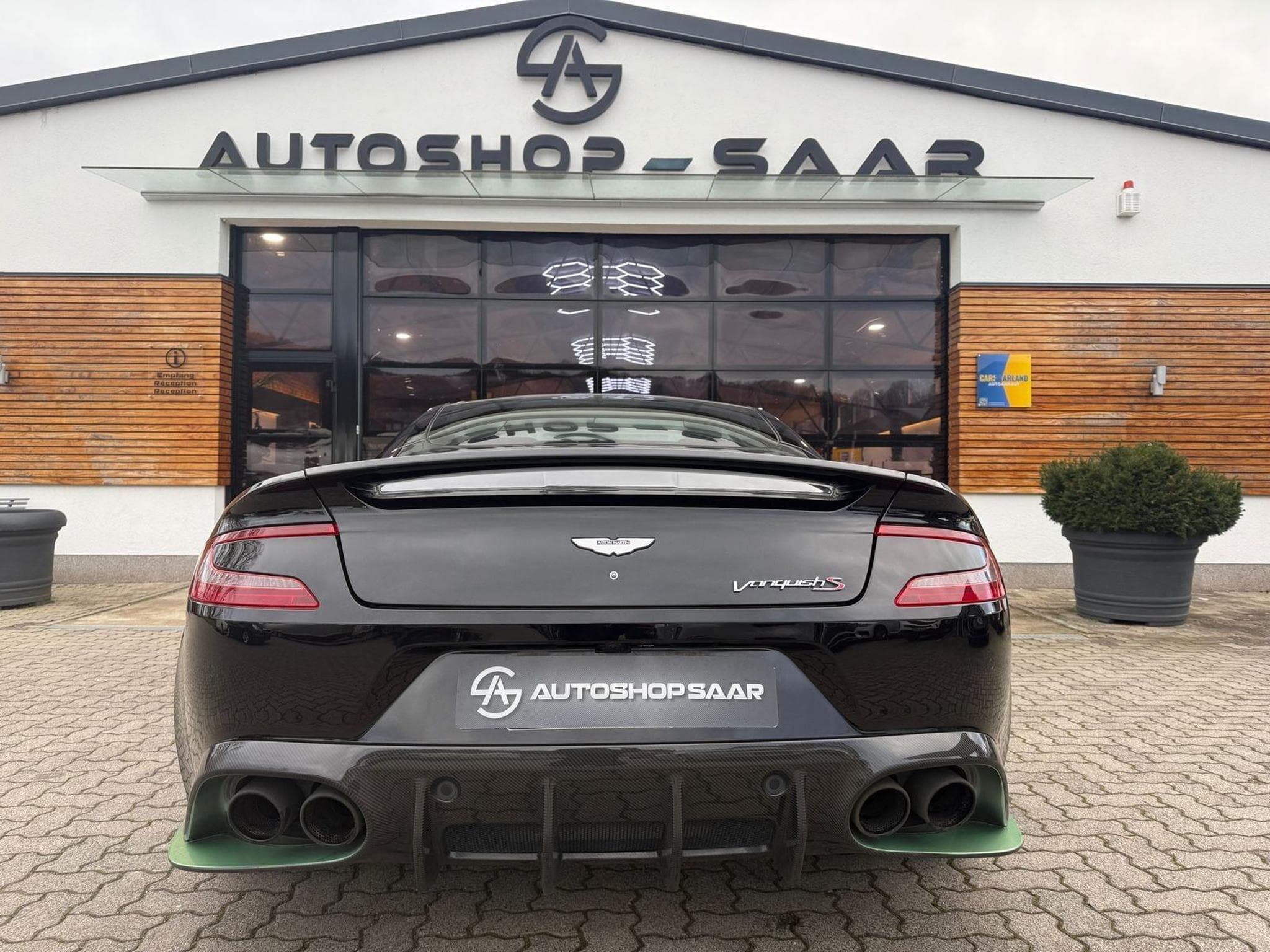Aston-Martin Vanquish S Coupé V12 (2017) - Photo 4