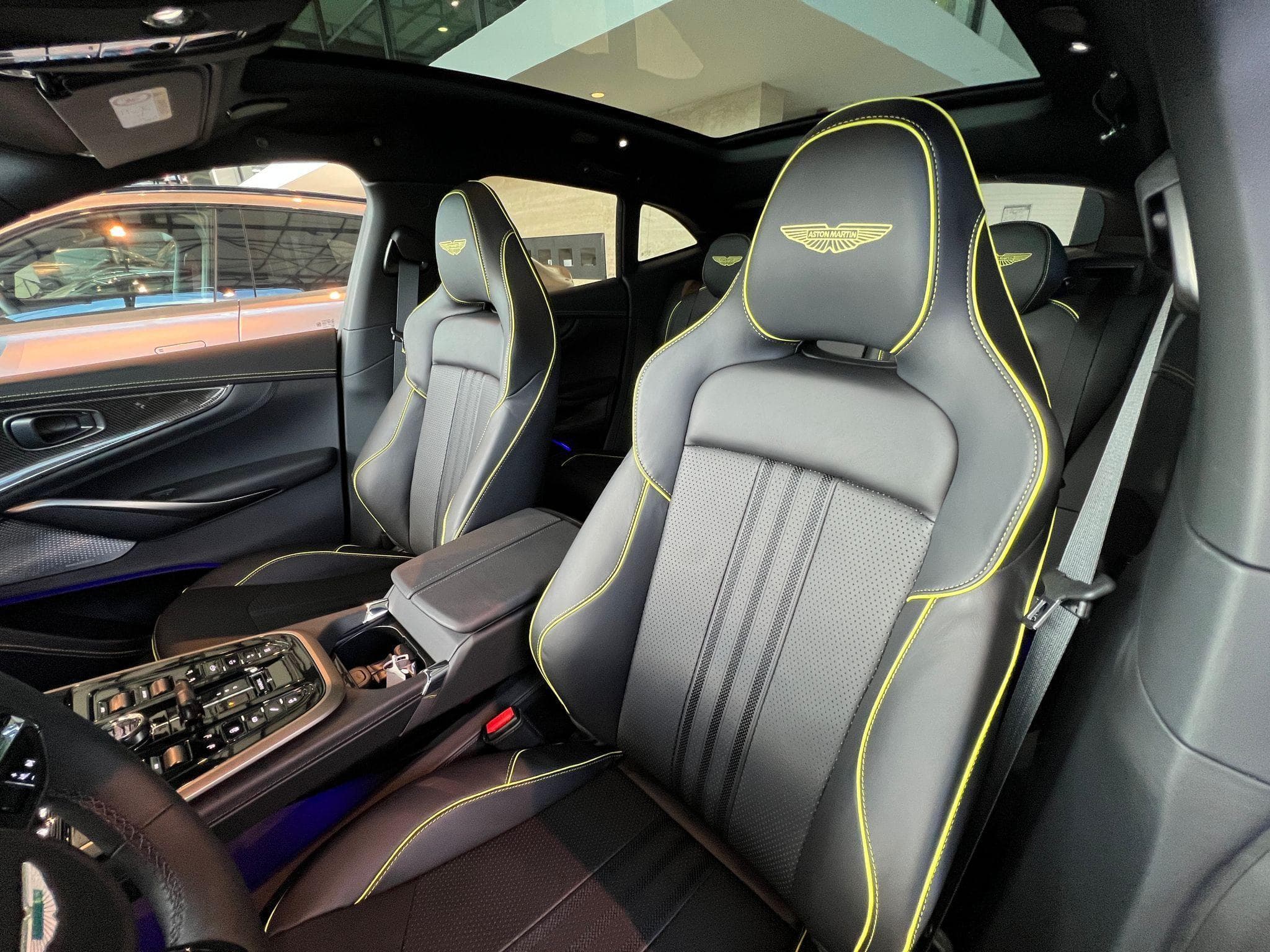 Aston-Martin DBX 4.0l 707cv AMR EDITION (2025) - Photo 5