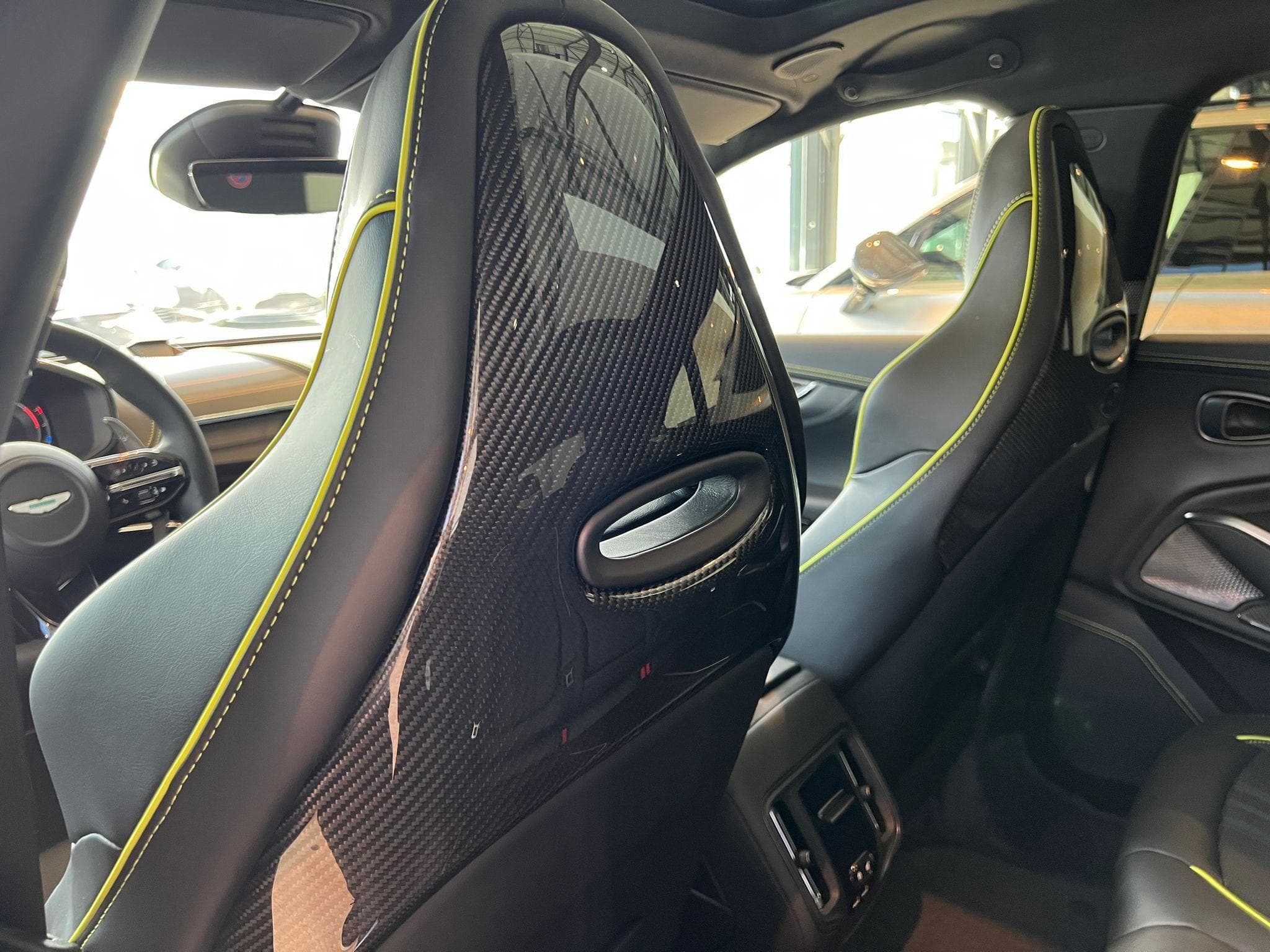 Aston-Martin DBX 4.0l 707cv AMR EDITION (2025) - Photo 9