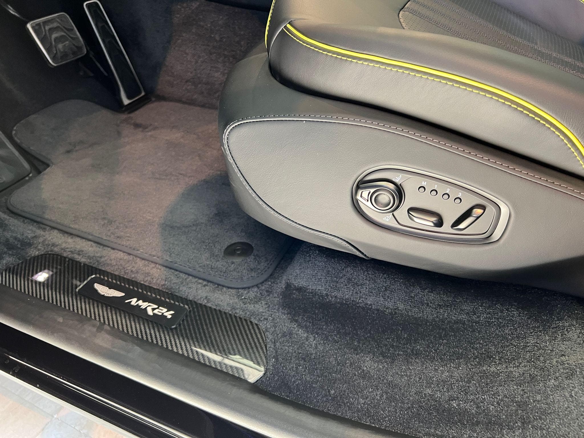 Aston-Martin DBX 4.0l 707cv AMR EDITION (2025) - Photo 10