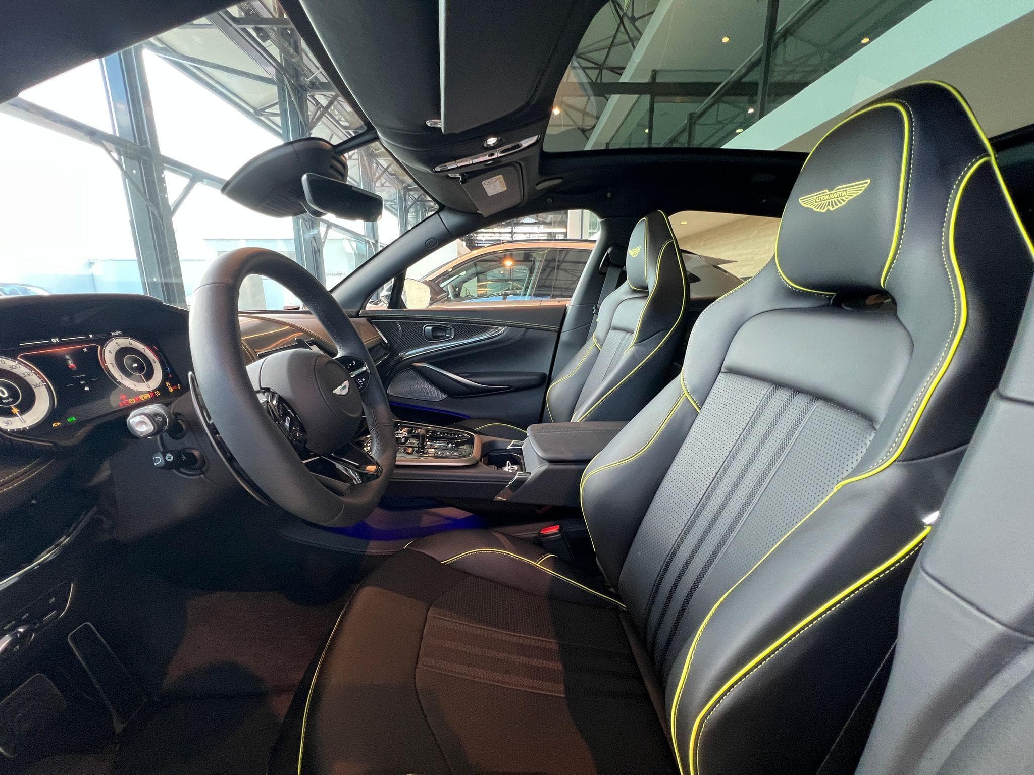 Aston-Martin DBX 4.0l 707cv AMR EDITION (2025) - Photo 4