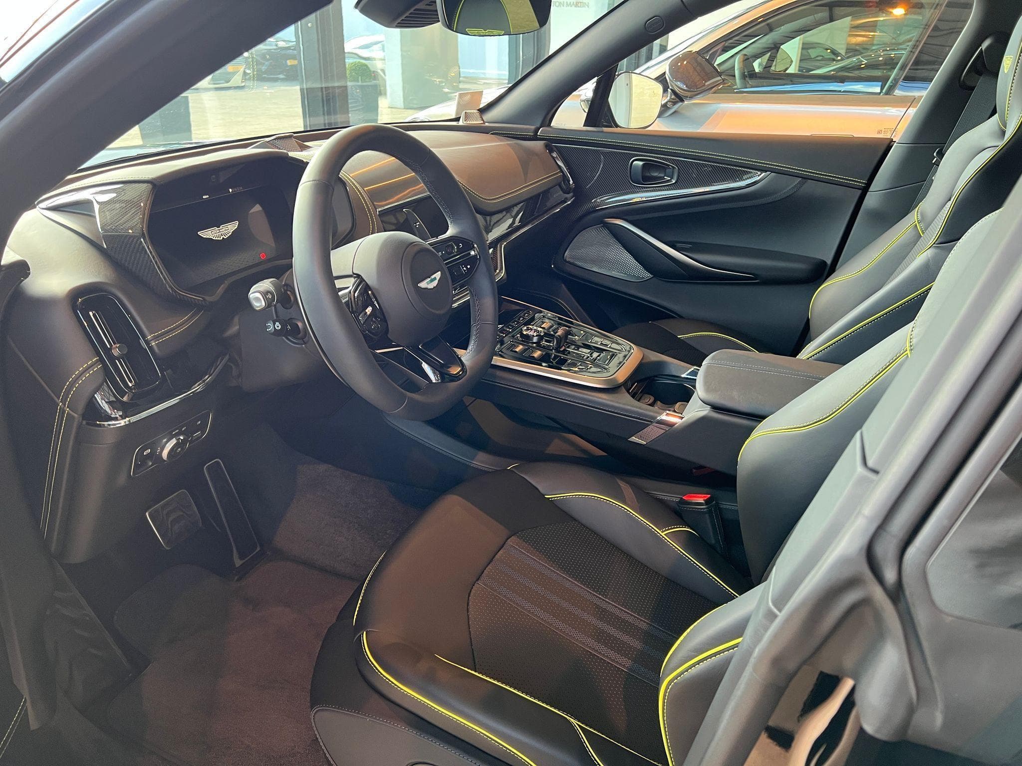 Aston-Martin DBX 4.0l 707cv AMR EDITION (2025) - Photo 6