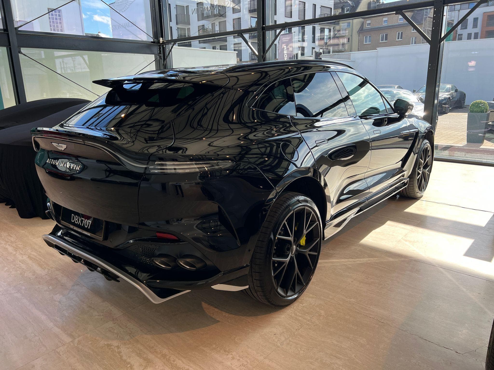 Aston-Martin DBX 4.0l 707cv AMR EDITION (2025) - Photo 2