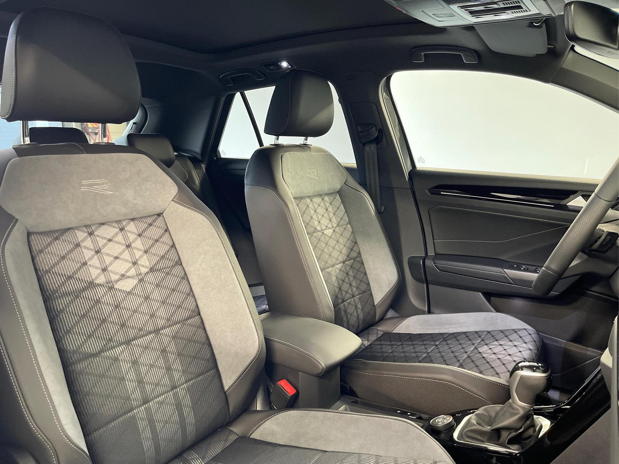 VW T-Roc R-Line (2025) - Photo 15