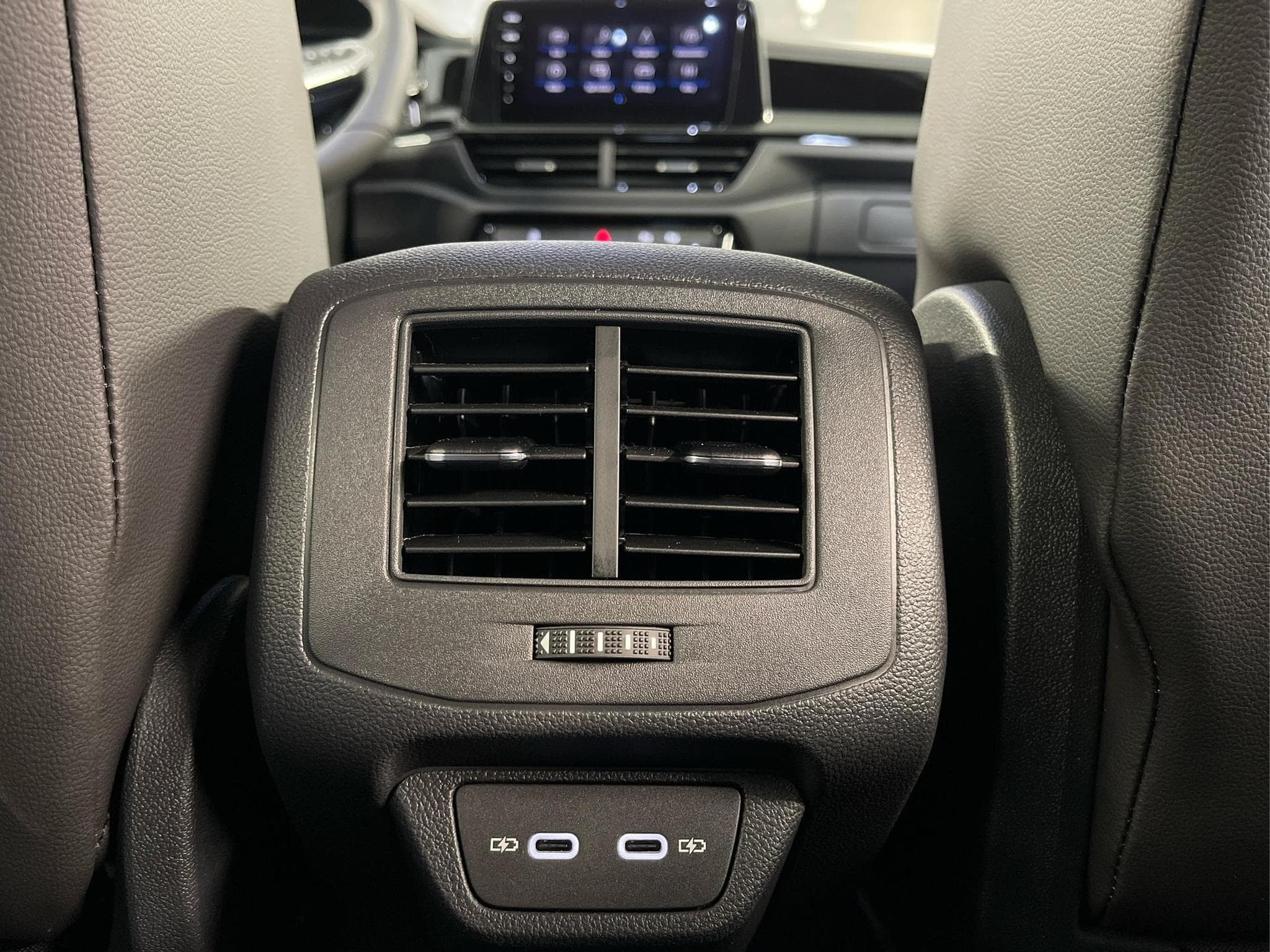 VW T-Roc R-Line (2025) - Photo 17