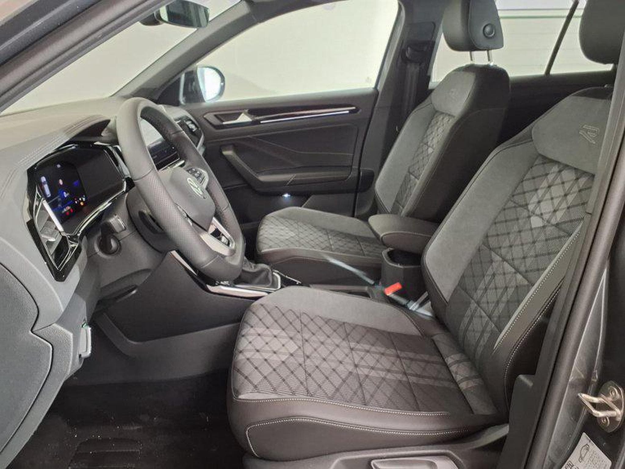 VW T-Roc R-Line 1.5 TSI 7-Gang-DSG (2025) - Photo 9