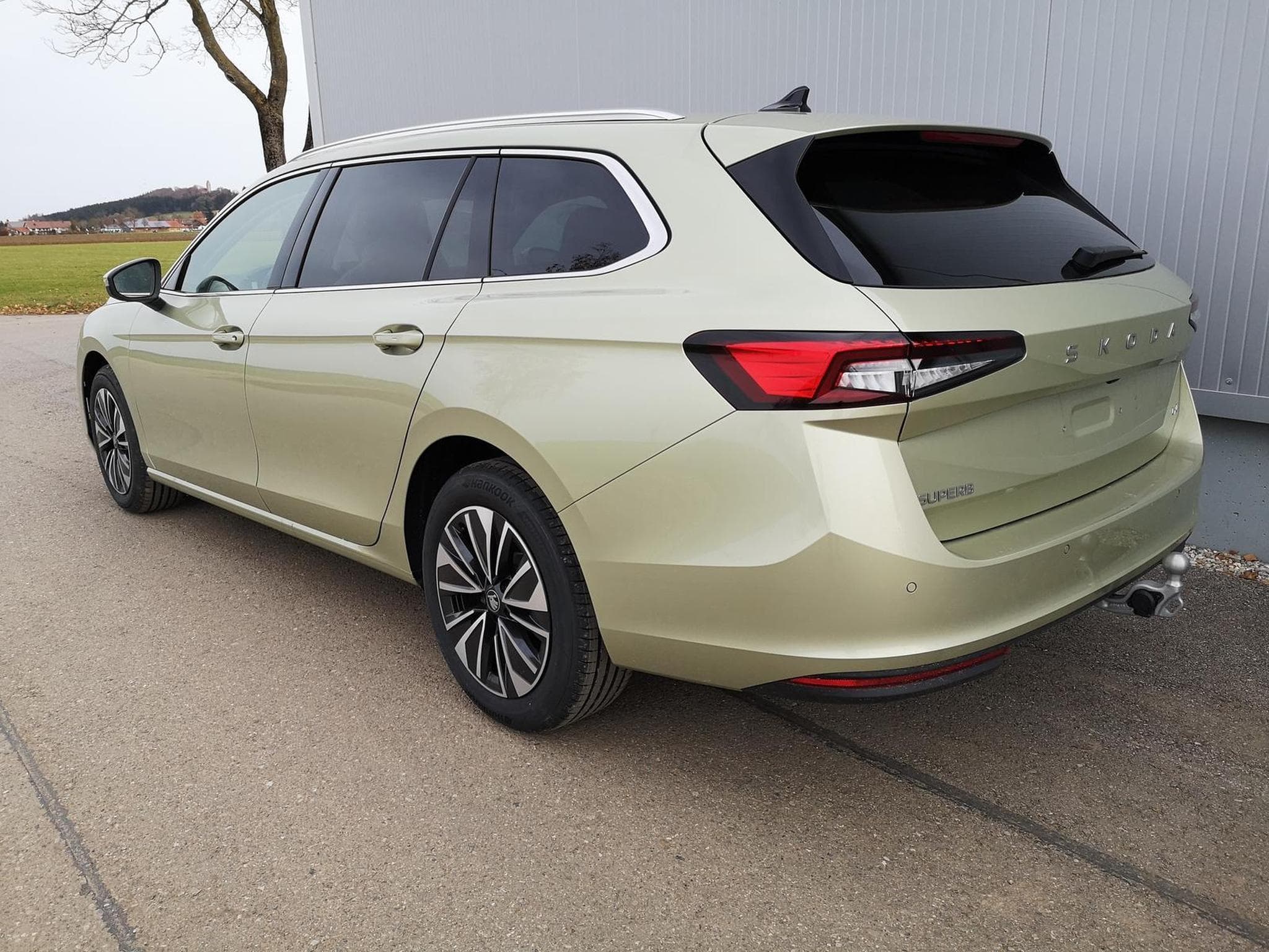 Skoda Superb 2.0 TDI 142kW 4x4 Selection (2025) - Photo 3
