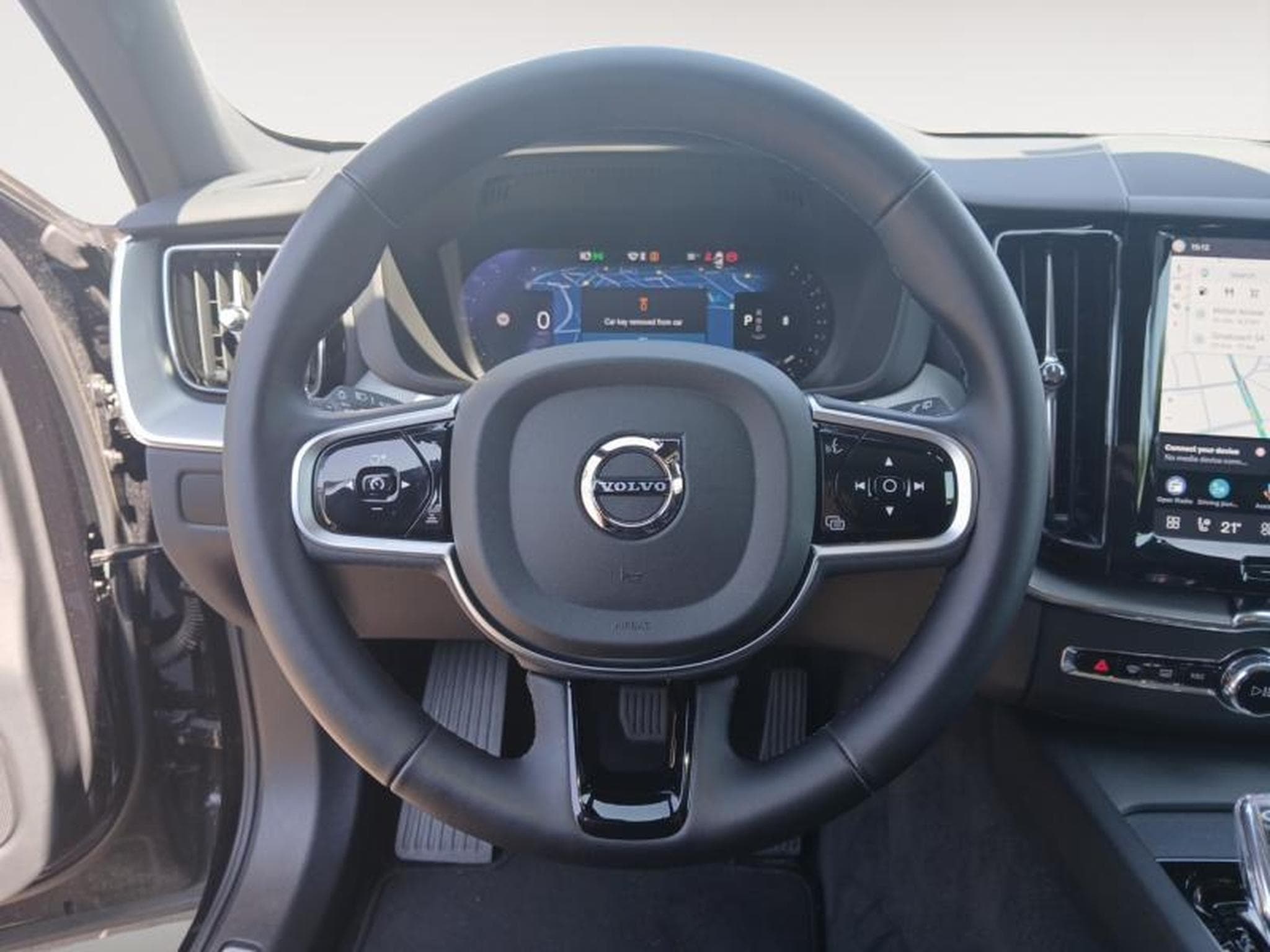 Volvo XC60 B5 Black Edition Plus / Essence (2025) - Photo 12