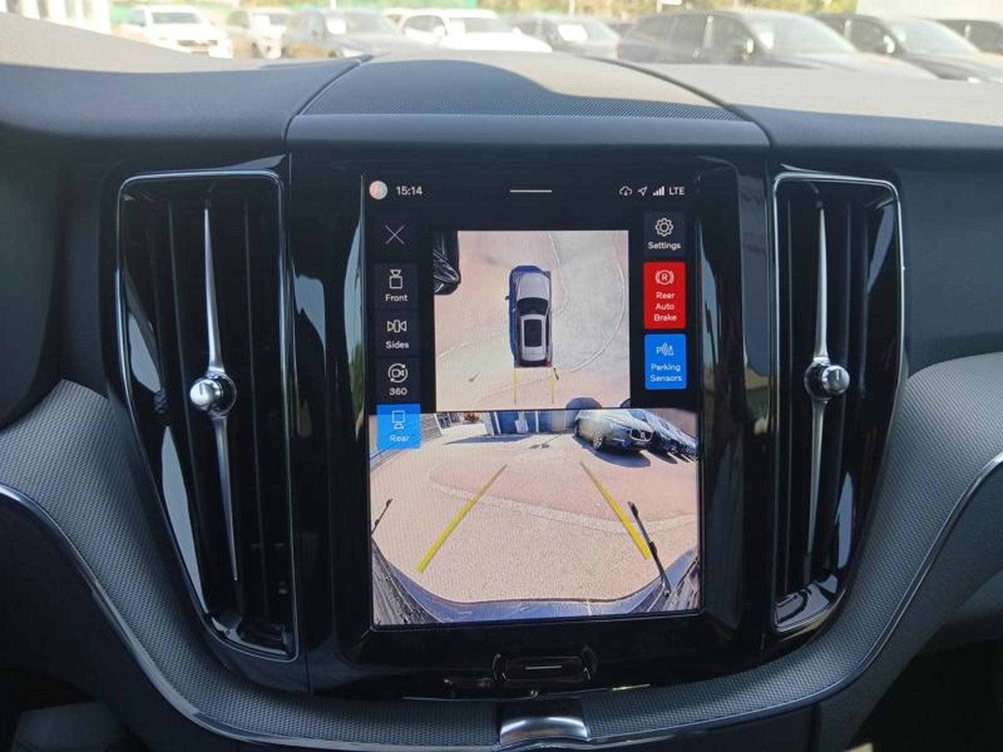 Volvo XC60 B5 Black Edition Plus / Essence (2025) - Photo 17