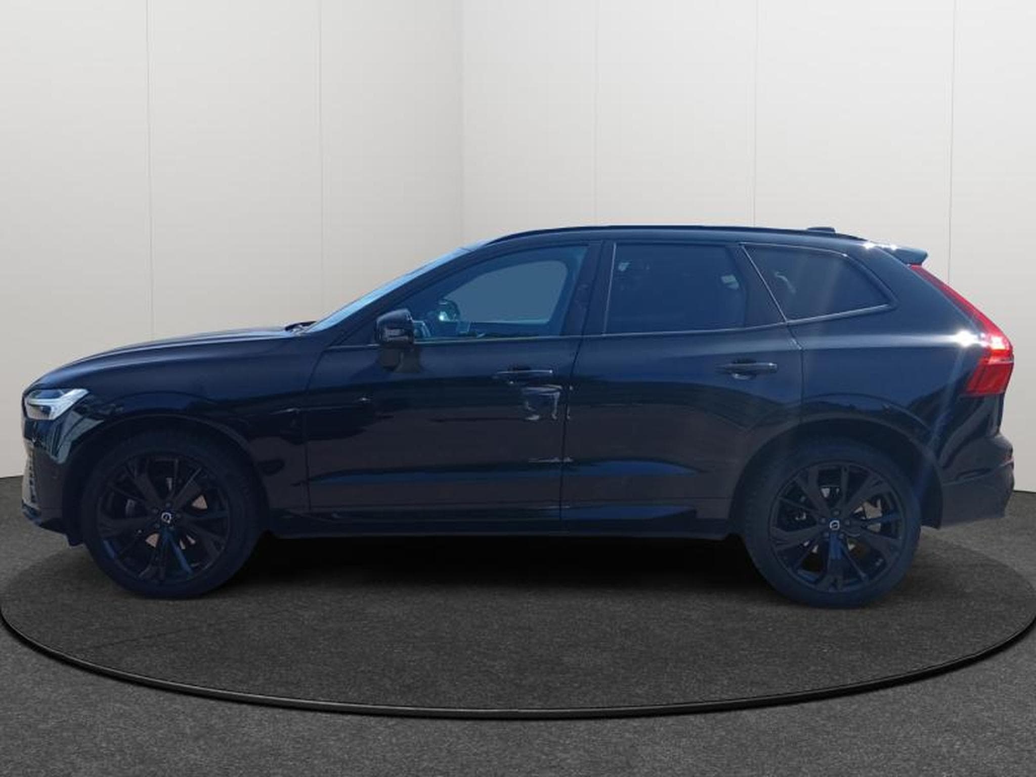 Volvo XC60 B5 Black Edition Plus / Essence (2025) - Photo 2