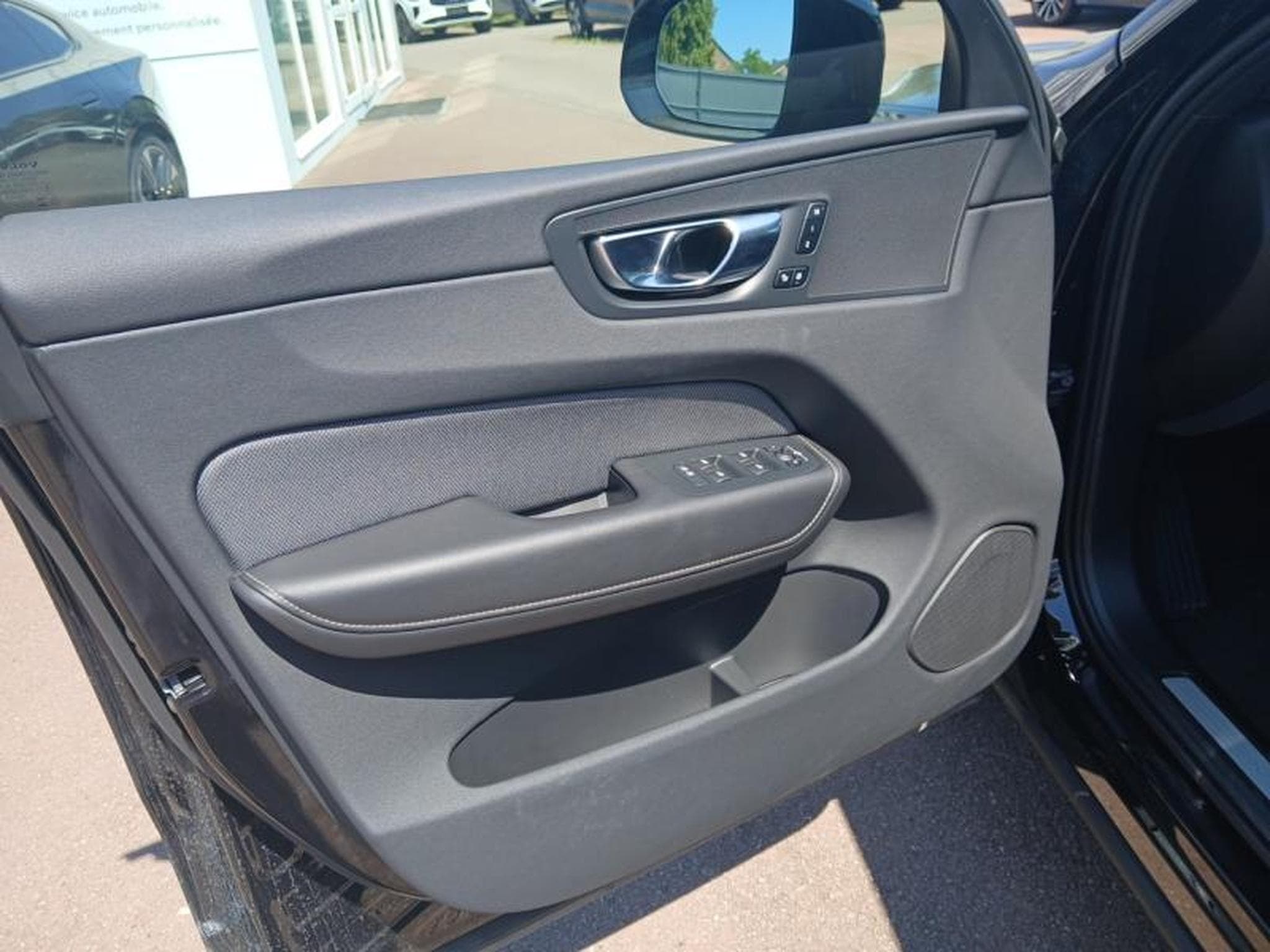 Volvo XC60 B5 Black Edition Plus / Essence (2025) - Photo 20