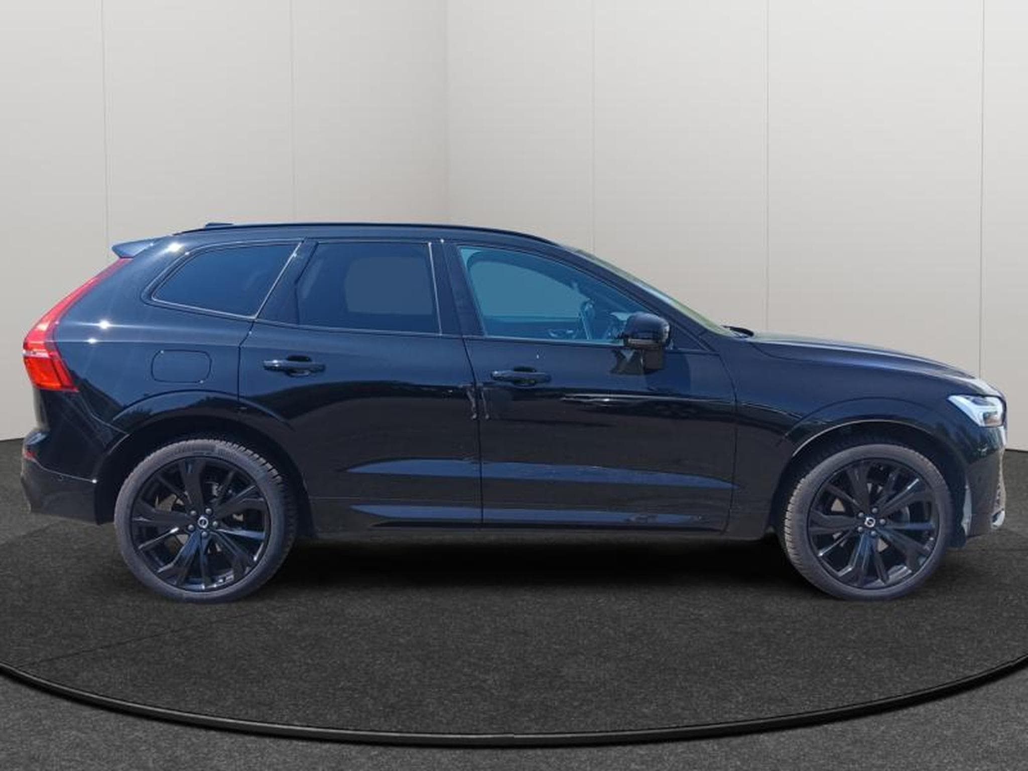 Volvo XC60 B5 Black Edition Plus / Essence (2025) - Photo 6