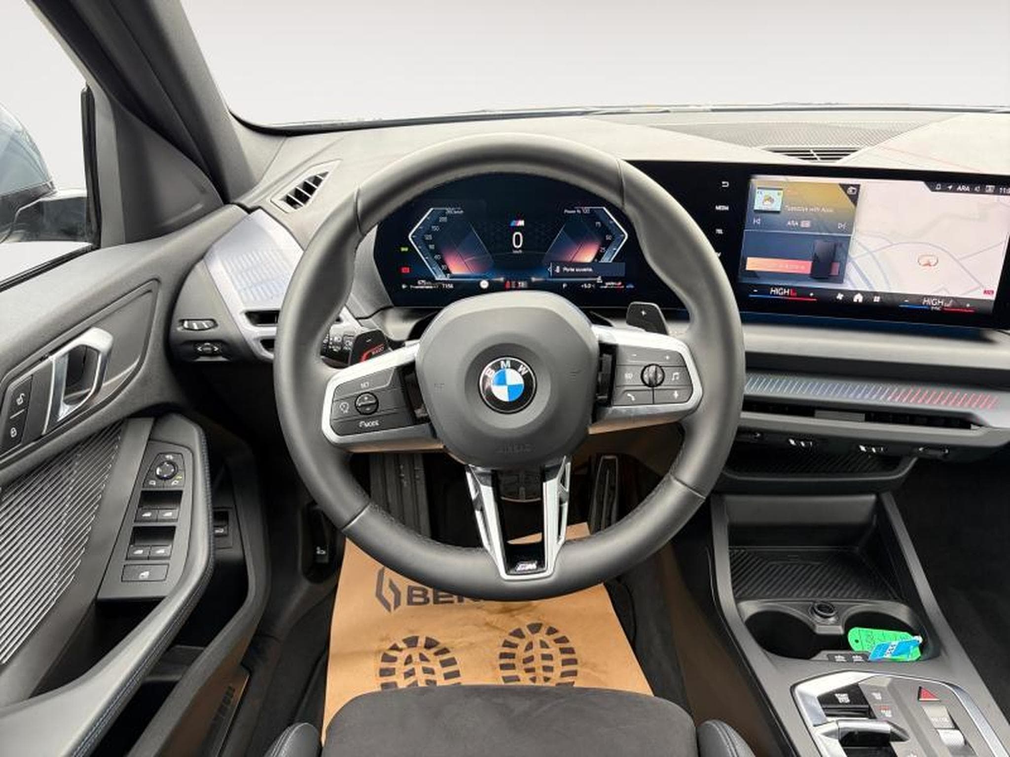 BMW 120 I Pack M / Panoramique / Essence (2025) - Photo 11
