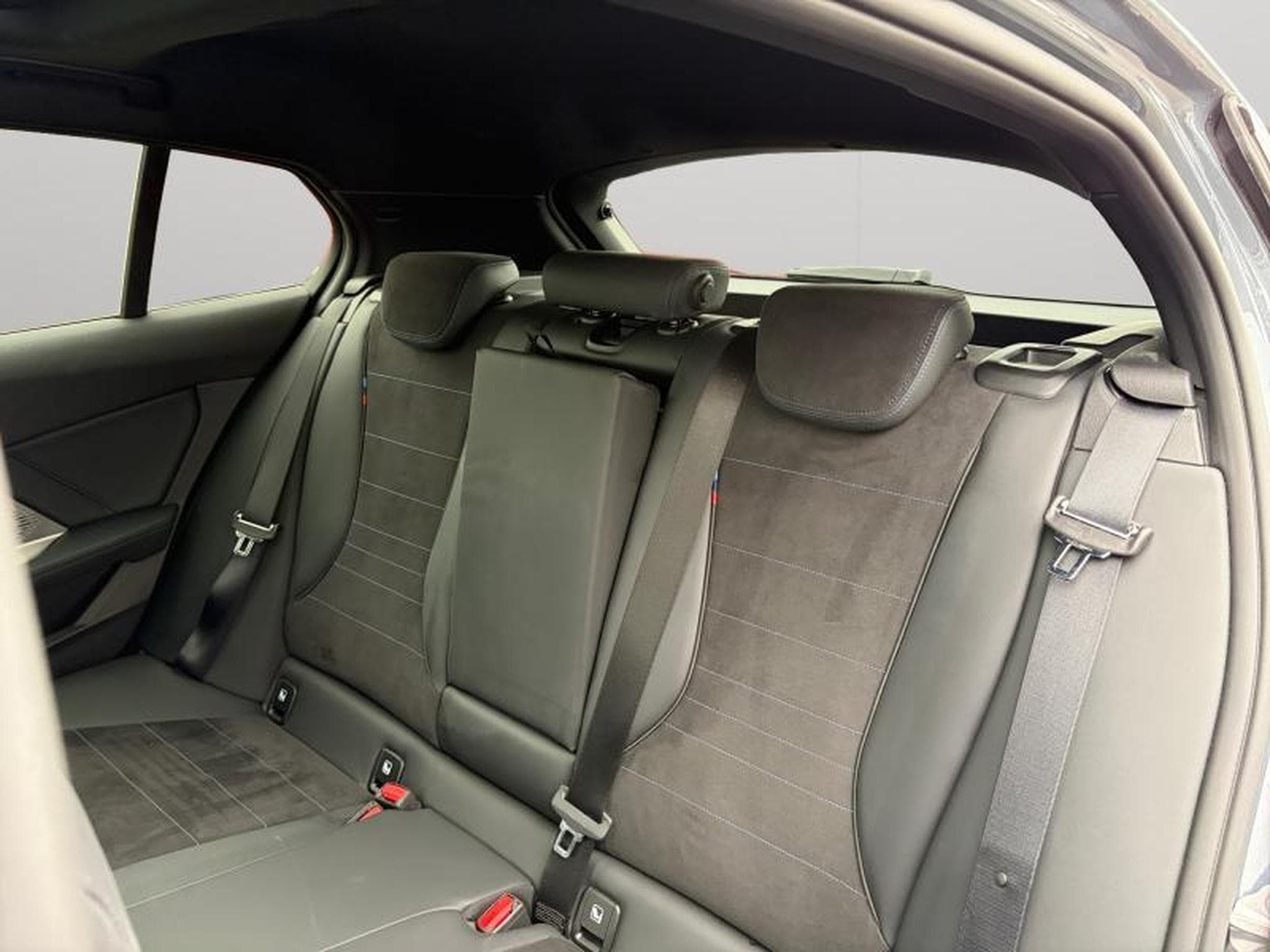BMW 120 I Pack M / Panoramique / Essence (2025) - Photo 12