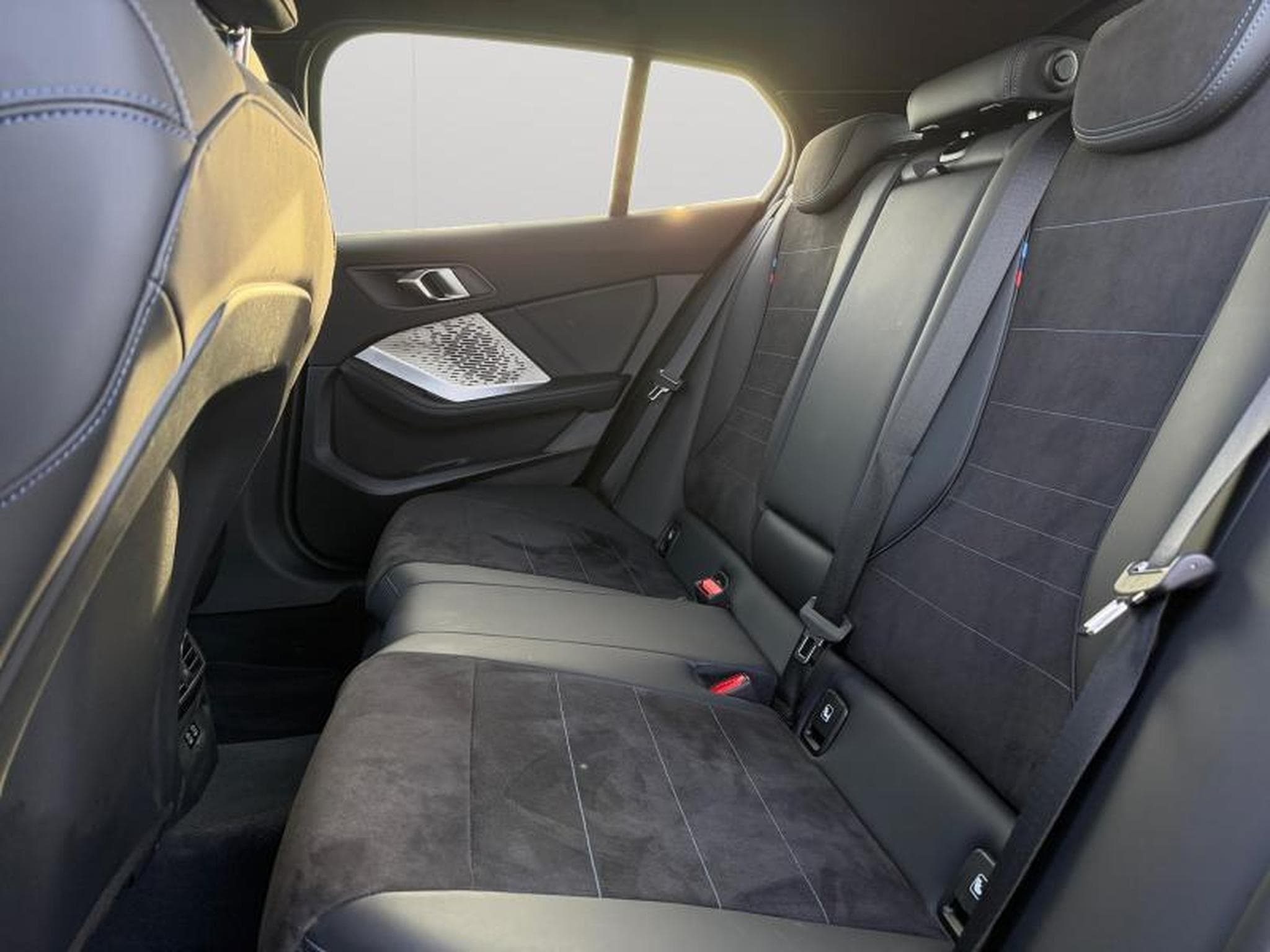 BMW 120 I Pack M / Panoramique / Essence (2025) - Photo 12