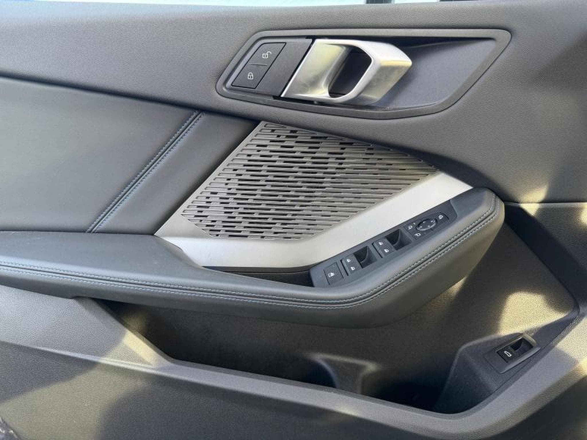 BMW 120 I Pack M / Panoramique / Essence (2025) - Photo 18