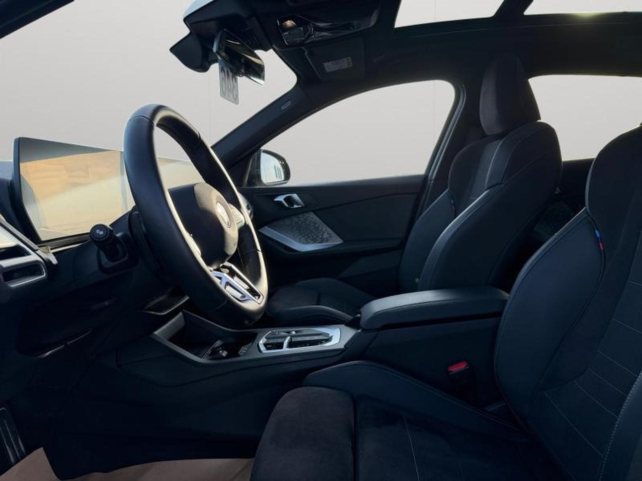 BMW 120 I Pack M / Panoramique / Essence (2025) - Photo 9