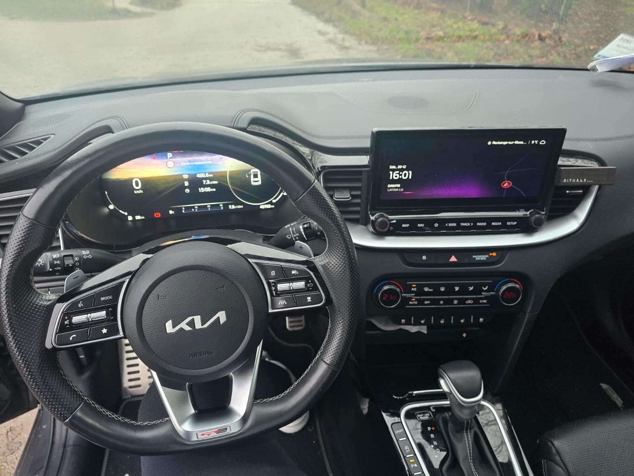 Kia Ceed GT Line (2023) - Photo 8