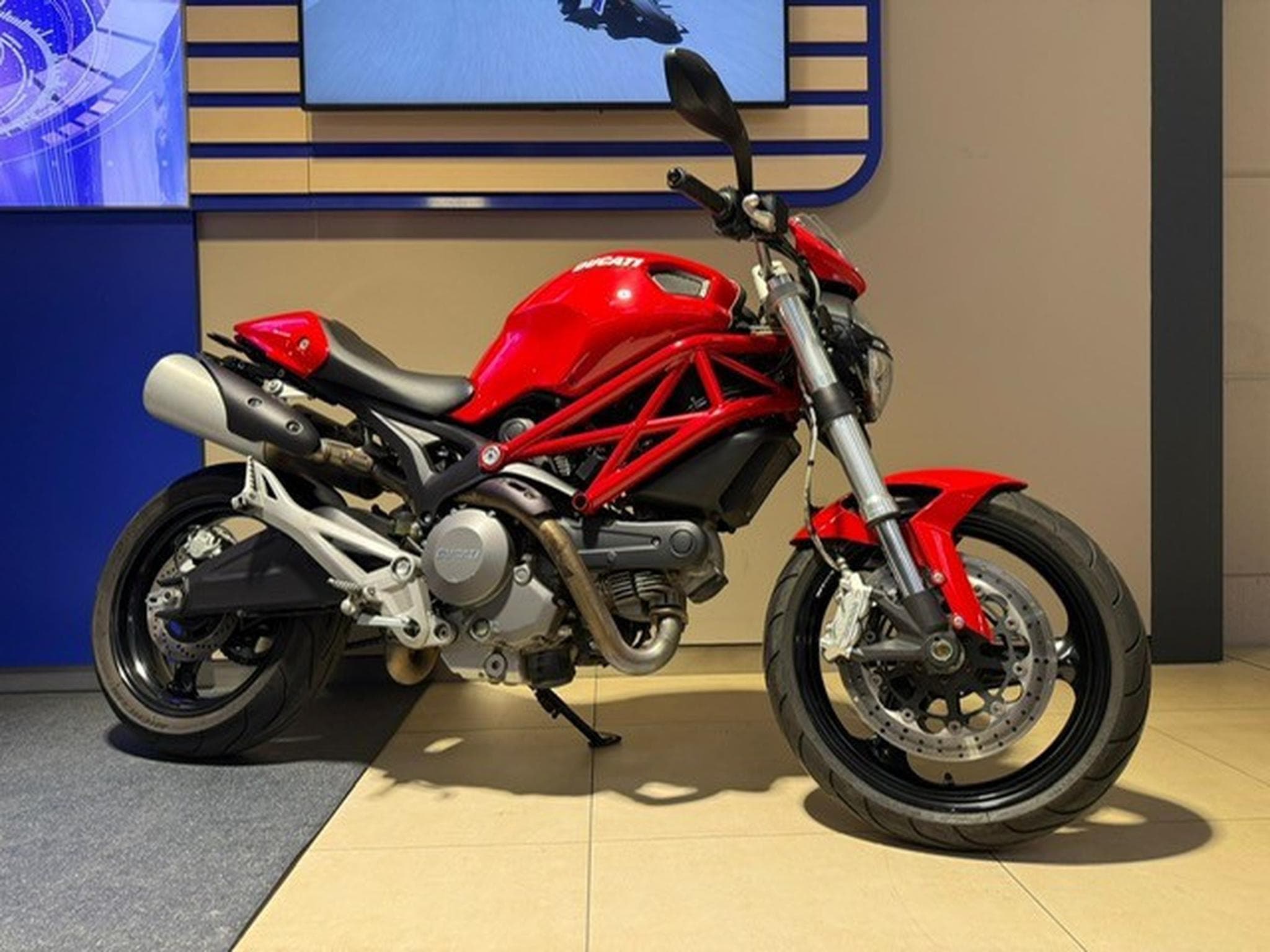 Ducati Monster 696 (2014) - Photo 10