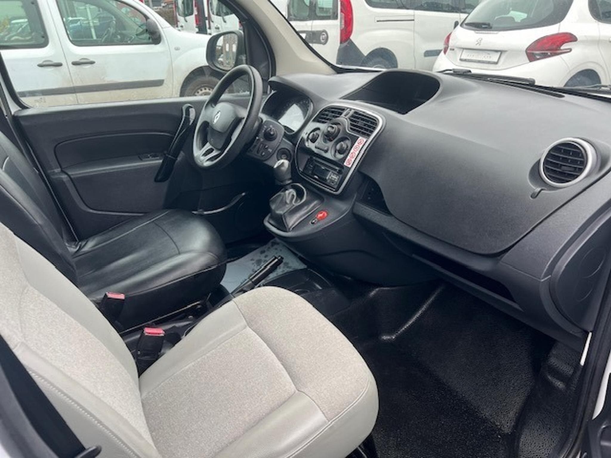 Renault Kangoo Maxi Grand Confort 95 CV 6 vitesses (2021) - Photo 6