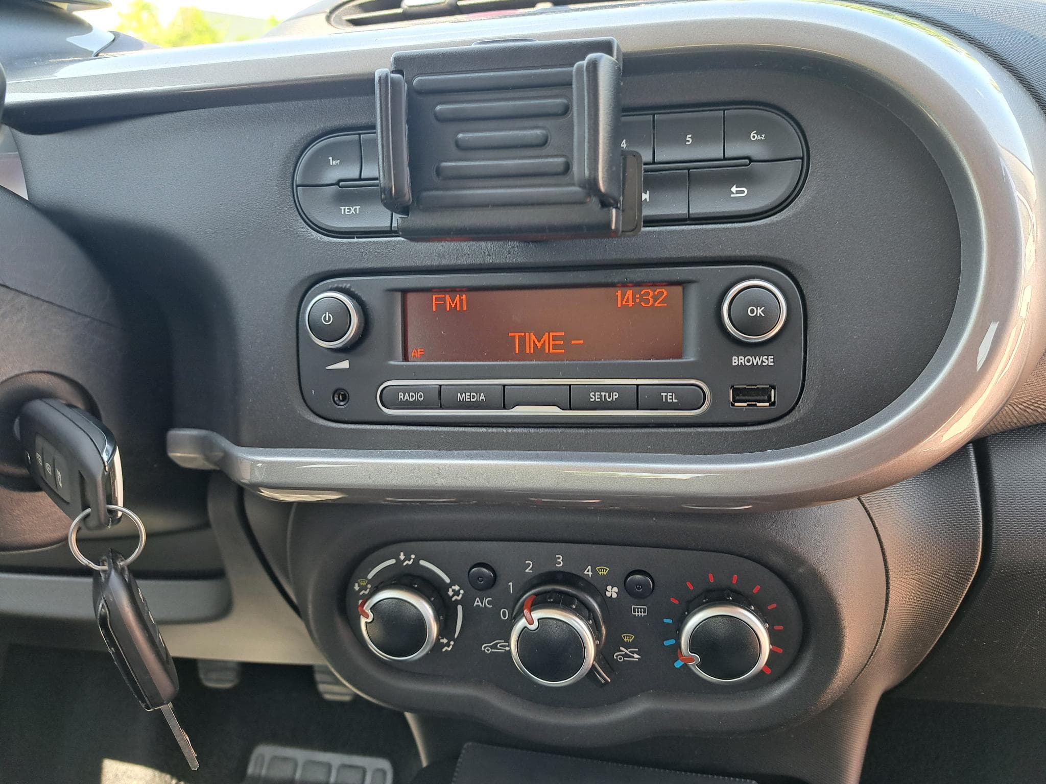 Renault Twingo 1.0 TCE 70CV LIMITED (2018) - Photo 10